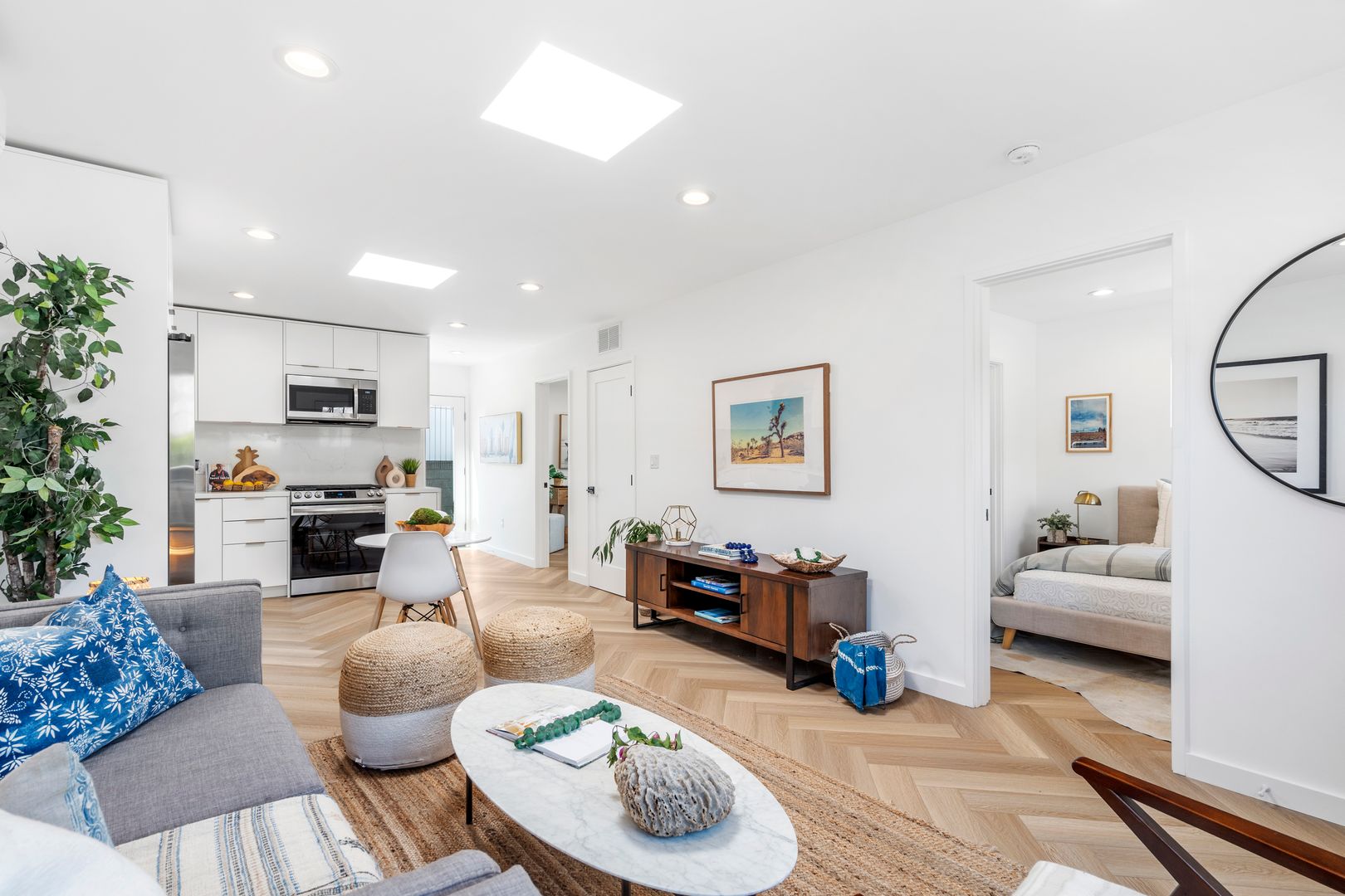 VENICE Apartment: 705, 707, 711 4th Ave & 368 VERNON AVE