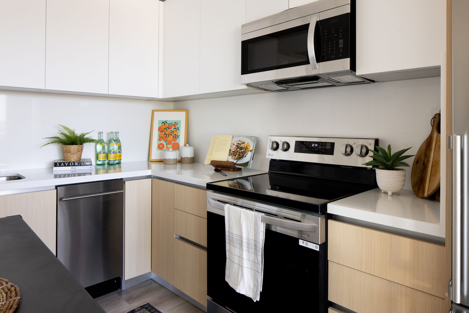 LOS ANGELES Apartment: 139 S. OCCIDENTAL BLVD