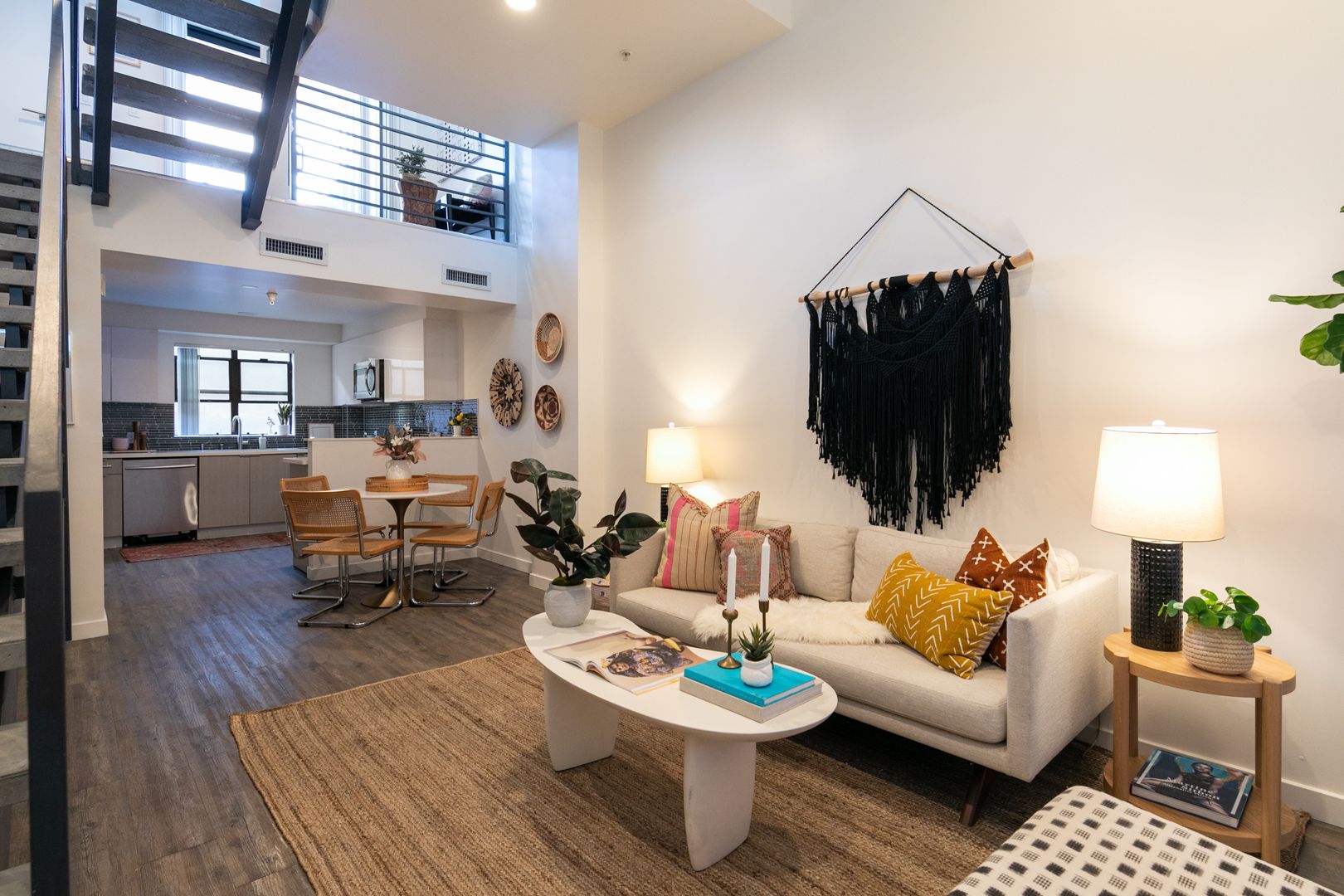 LOS ANGELES Apartment: 753 LILLIAN WAY