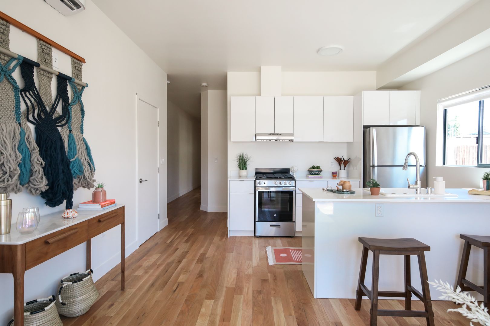 LOS ANGELES Apartment: 2246 S RIDGELEY DR