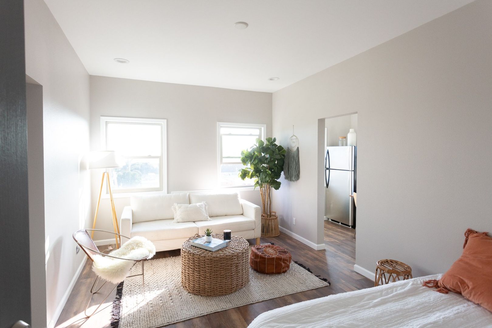 LOS ANGELES Apartment: 337 N BENTON WAY