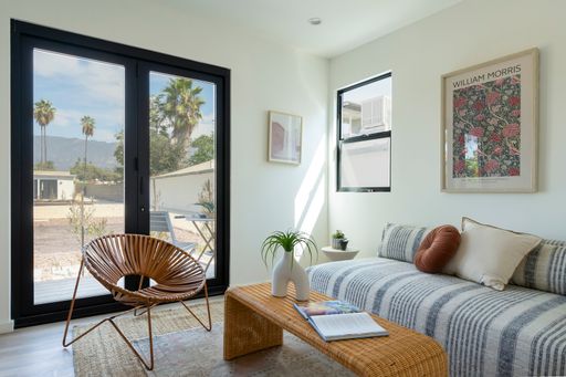 Pasadena 1bed/1bath with Porch – photo 1