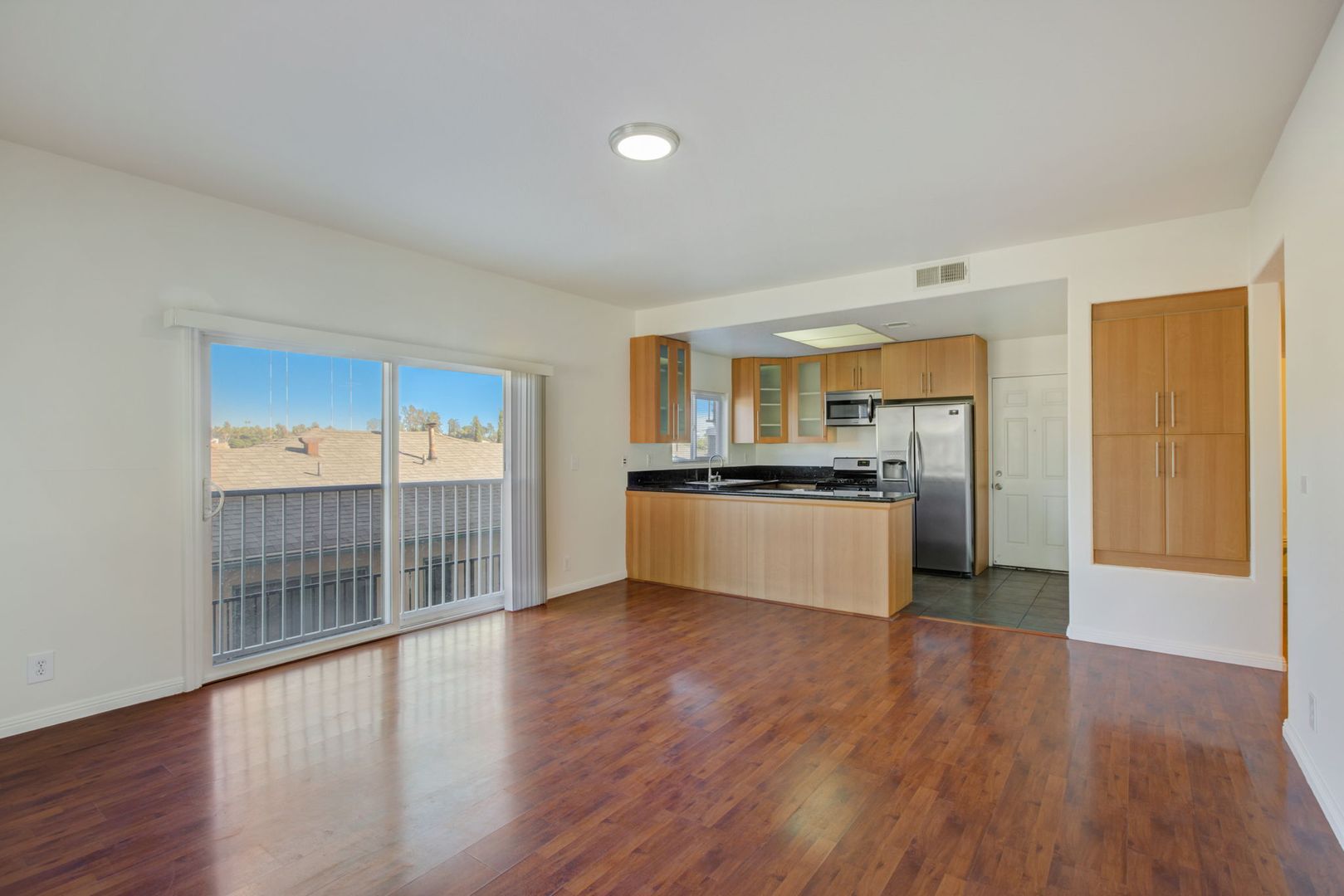 LOS ANGELES Apartment: 2251 BRANDEN ST