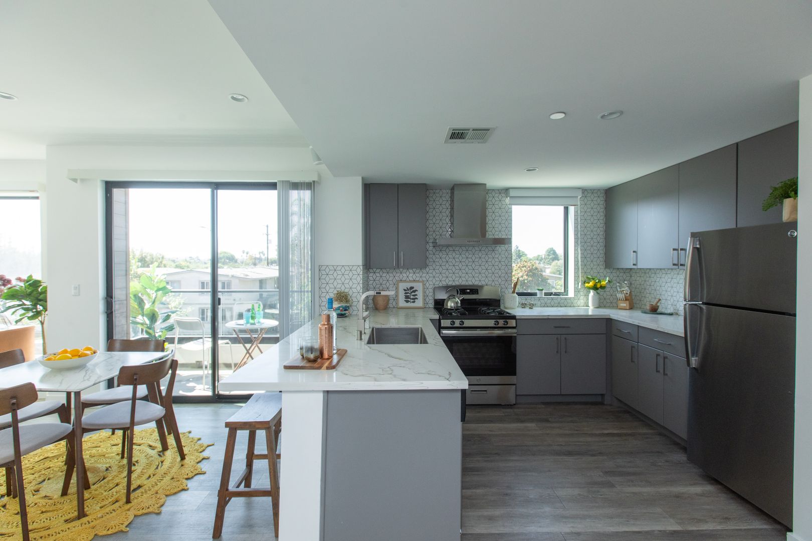 LOS ANGELES Apartment: 5012 S. SLAUSON AVENUE