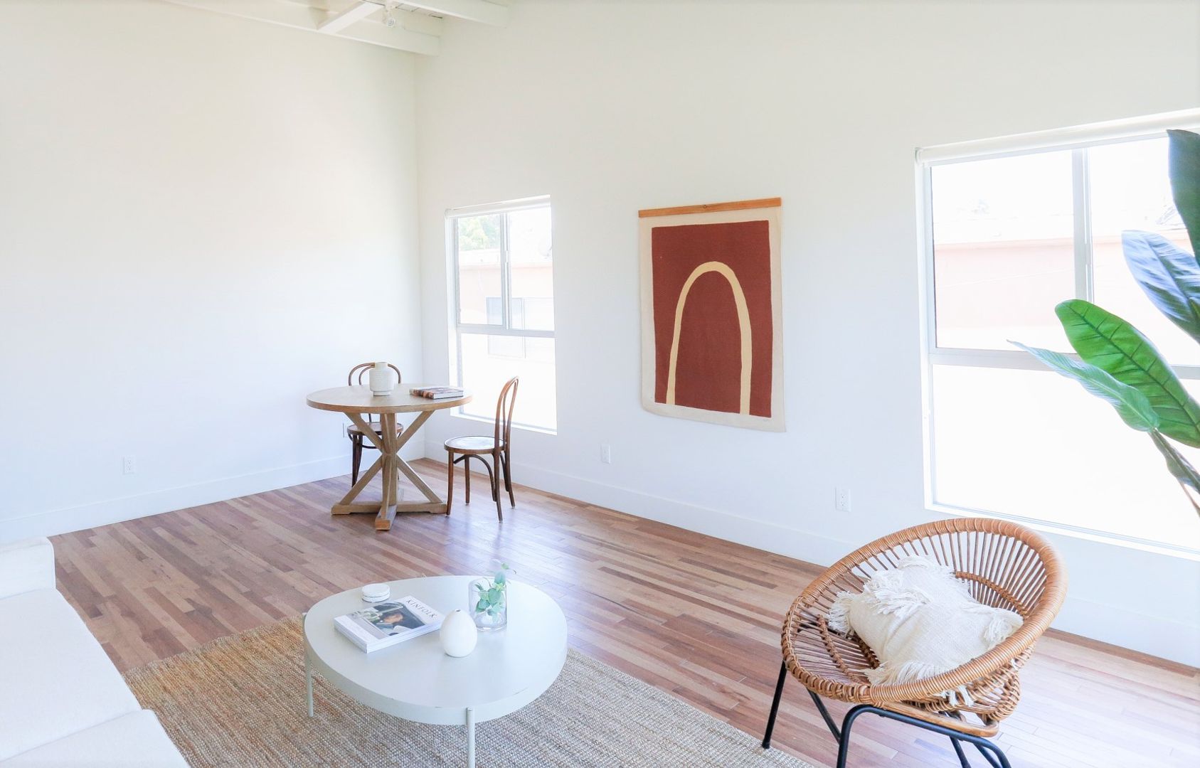 LOS ANGELES Apartment: 5074 ROMAINE STREET