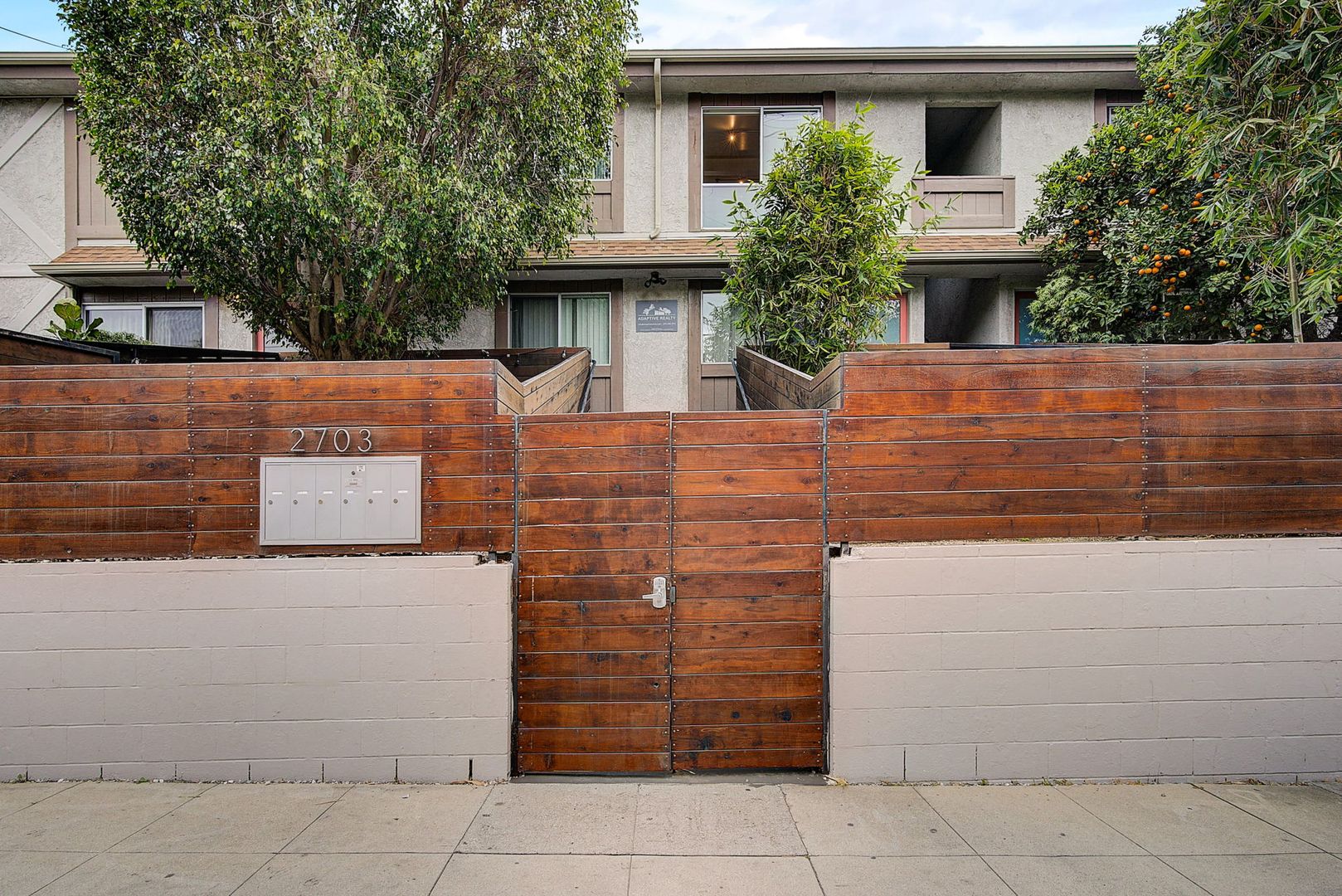LOS ANGELES Apartment: 2703 BELLEVUE AVE.
