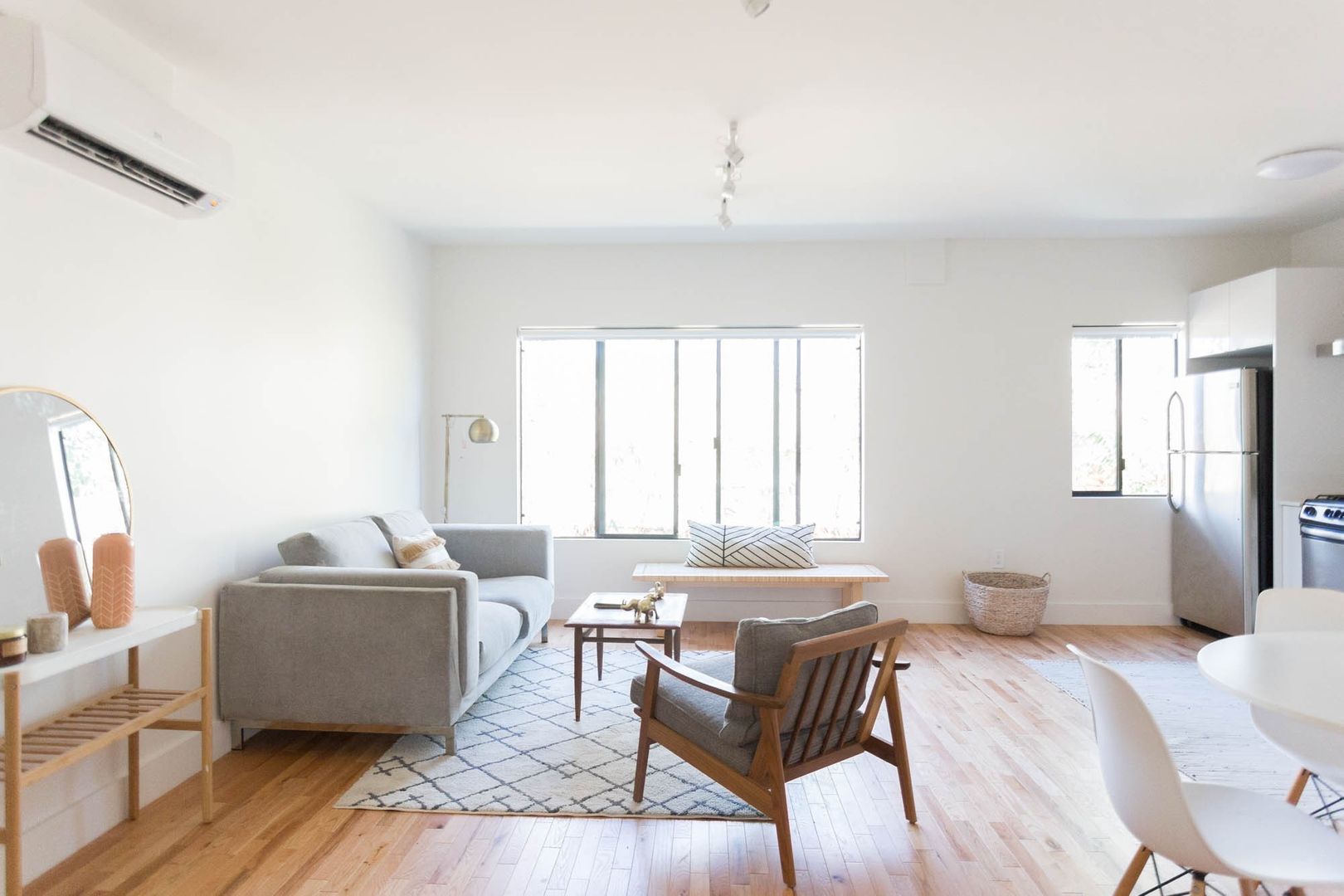 LOS ANGELES Apartment: 306 N. BONNIE BRAE ST.