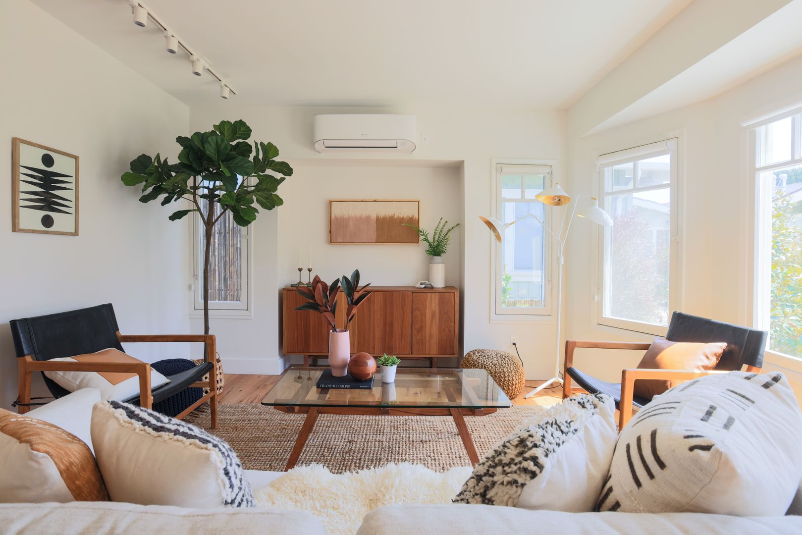 LOS ANGELES Apartment: 1632 6TH AVENUE