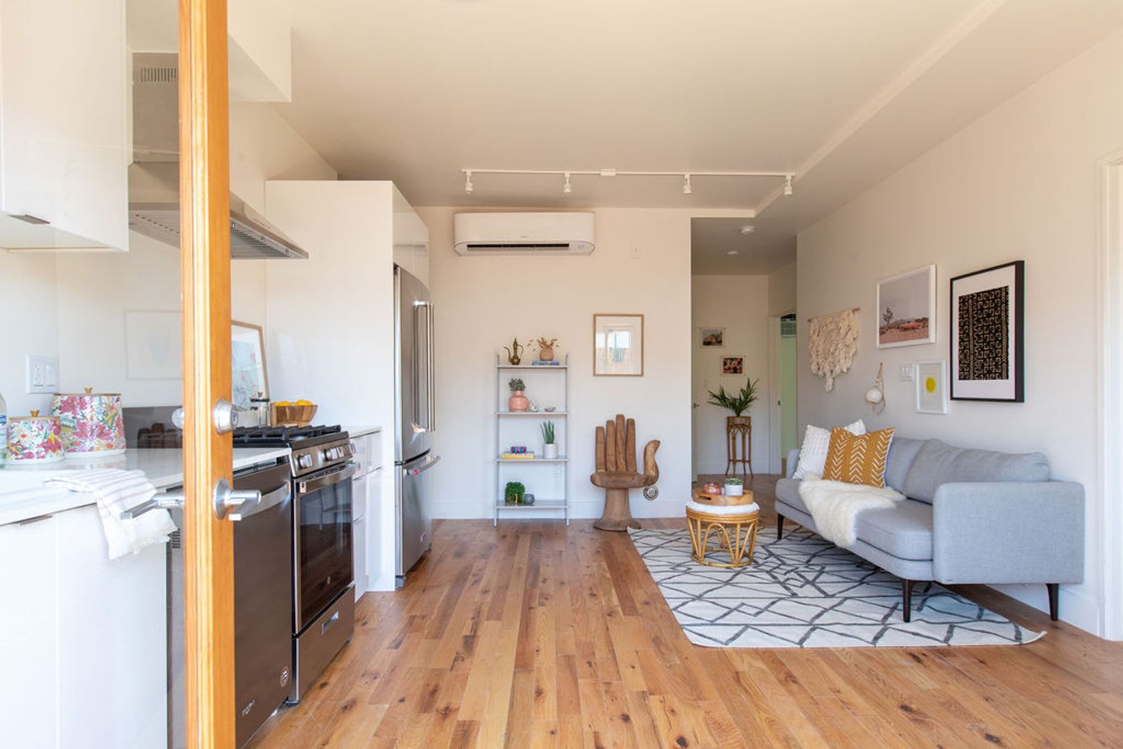 LOS ANGELES Apartment: 3665 S GRAND AVE