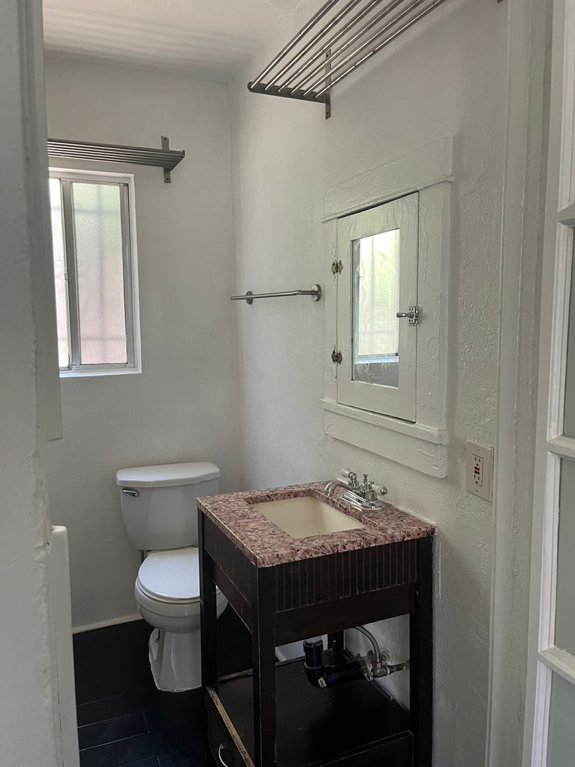 LOS ANGELES Apartment: 4314 LOCKWOOD AVENUE