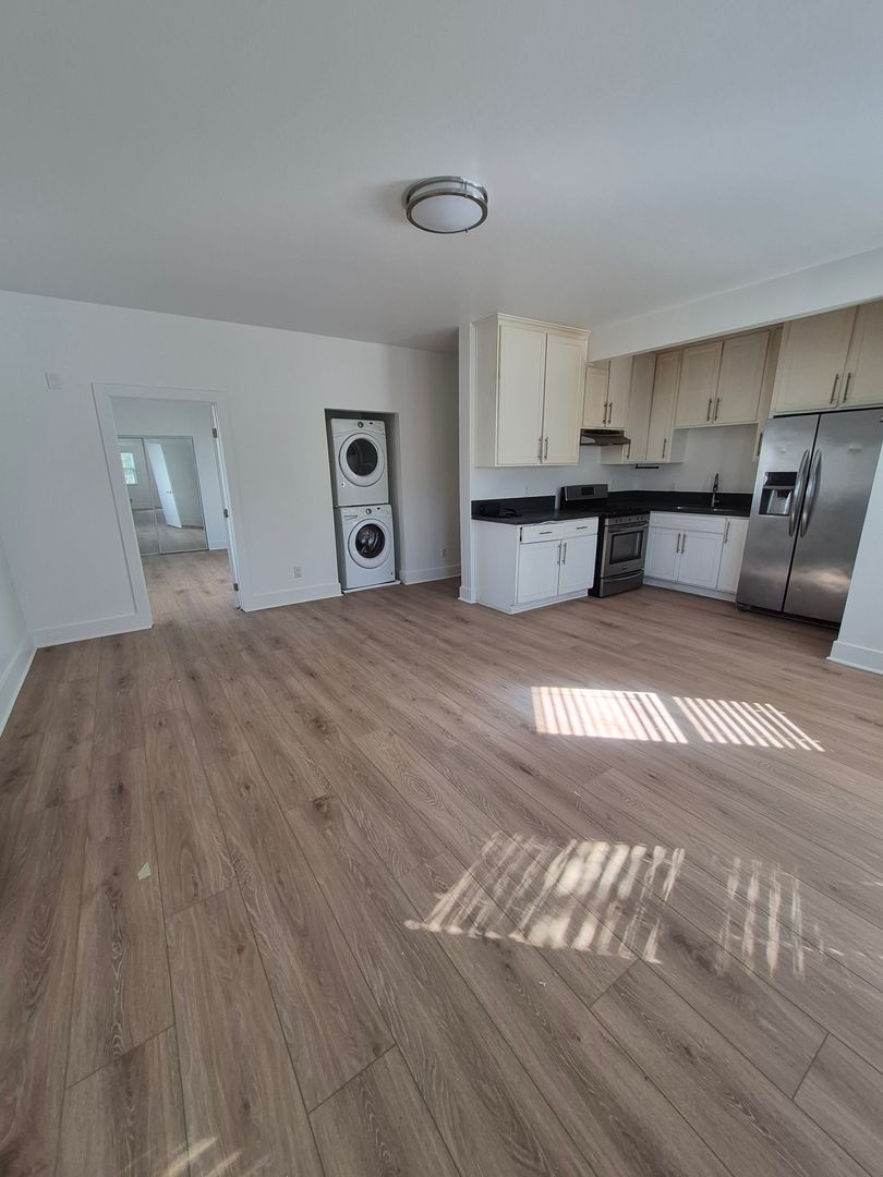 LOS ANGELES Apartment: 5957 BARTON AVENUE