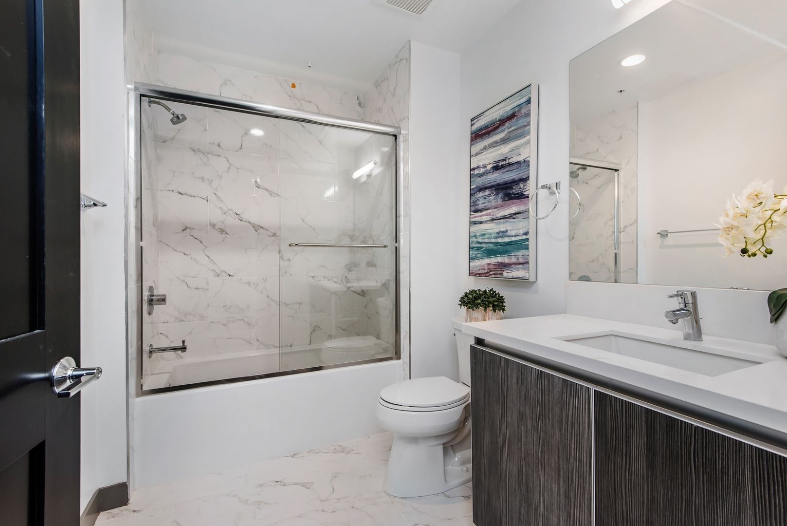 LOS ANGELES Apartment: 1223 N EDGEMONT ST