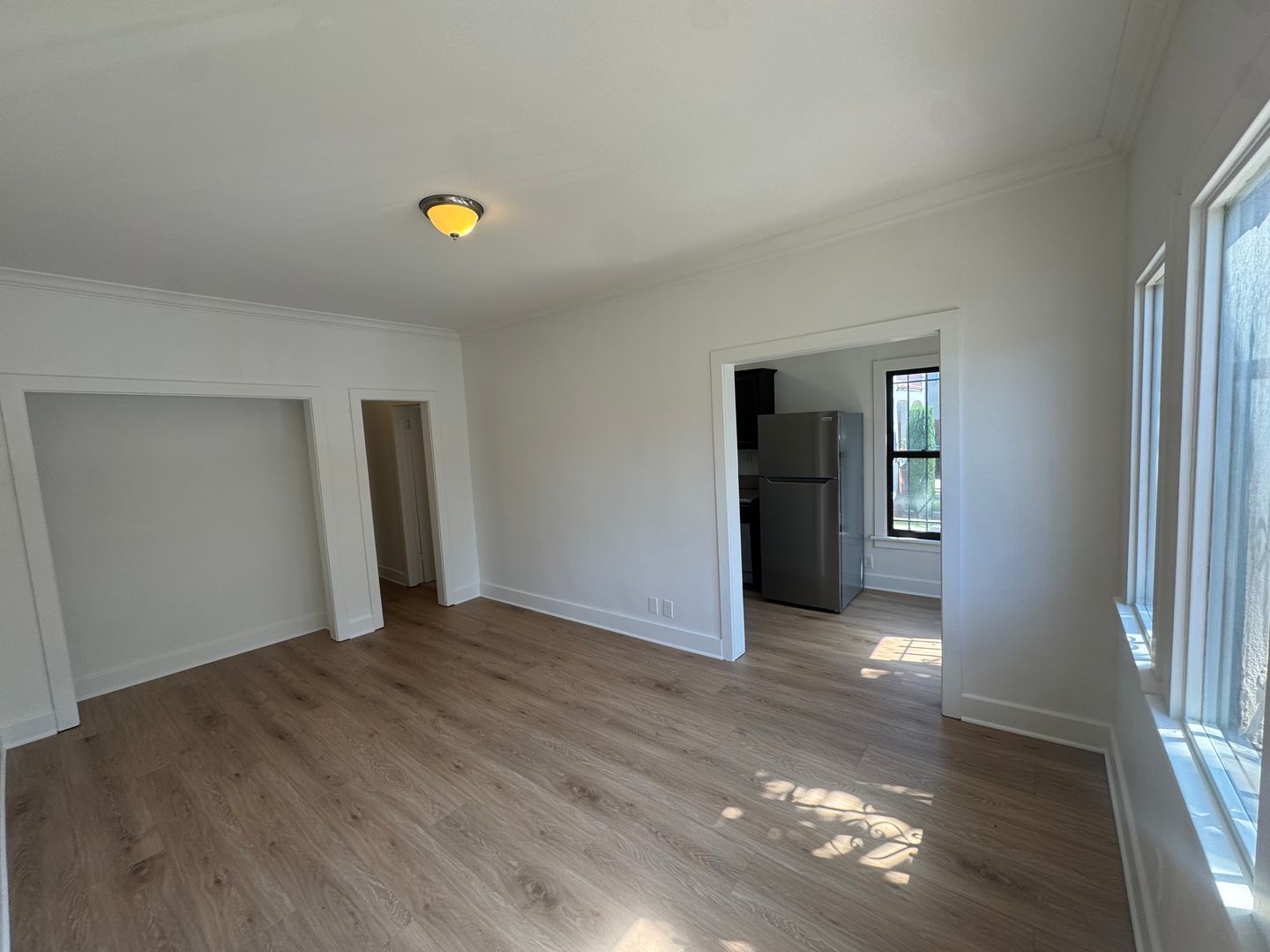 LOS ANGELES Apartment: 117 N. RENO ST