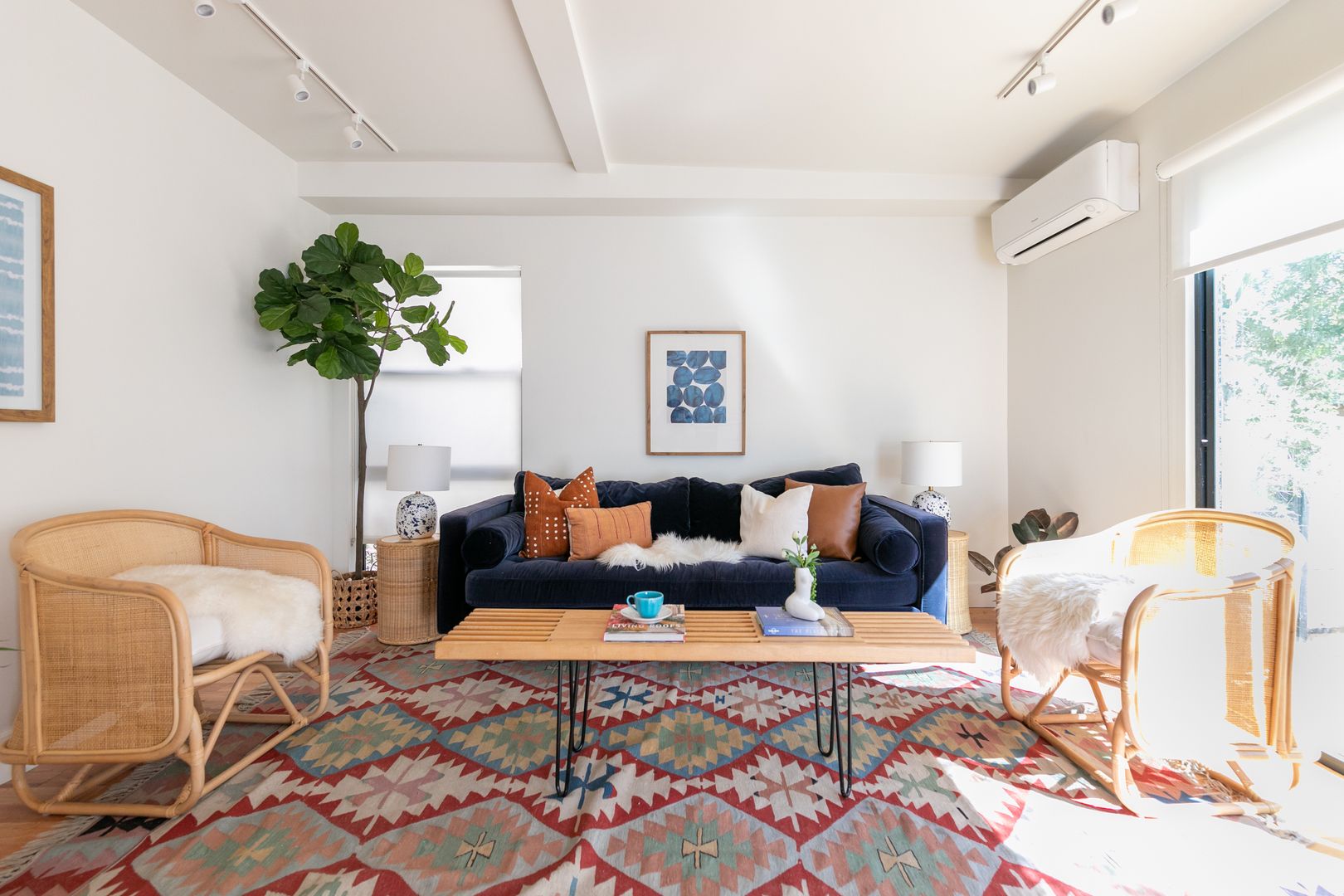 LOS ANGELES Apartment: 513 N HELIOTROPE DR