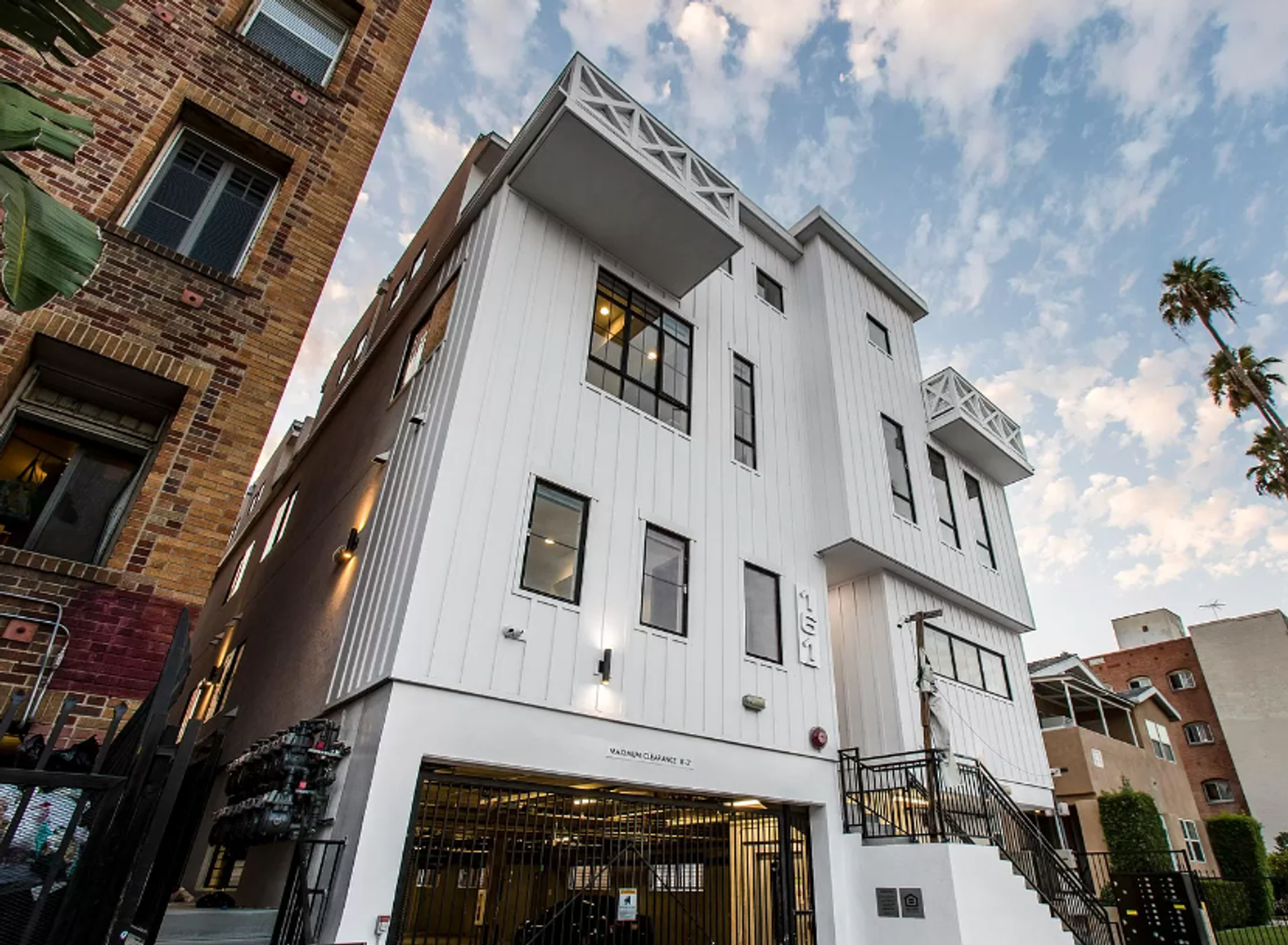 LOS ANGELES Apartment: 161 S. NORMANDIE AVE