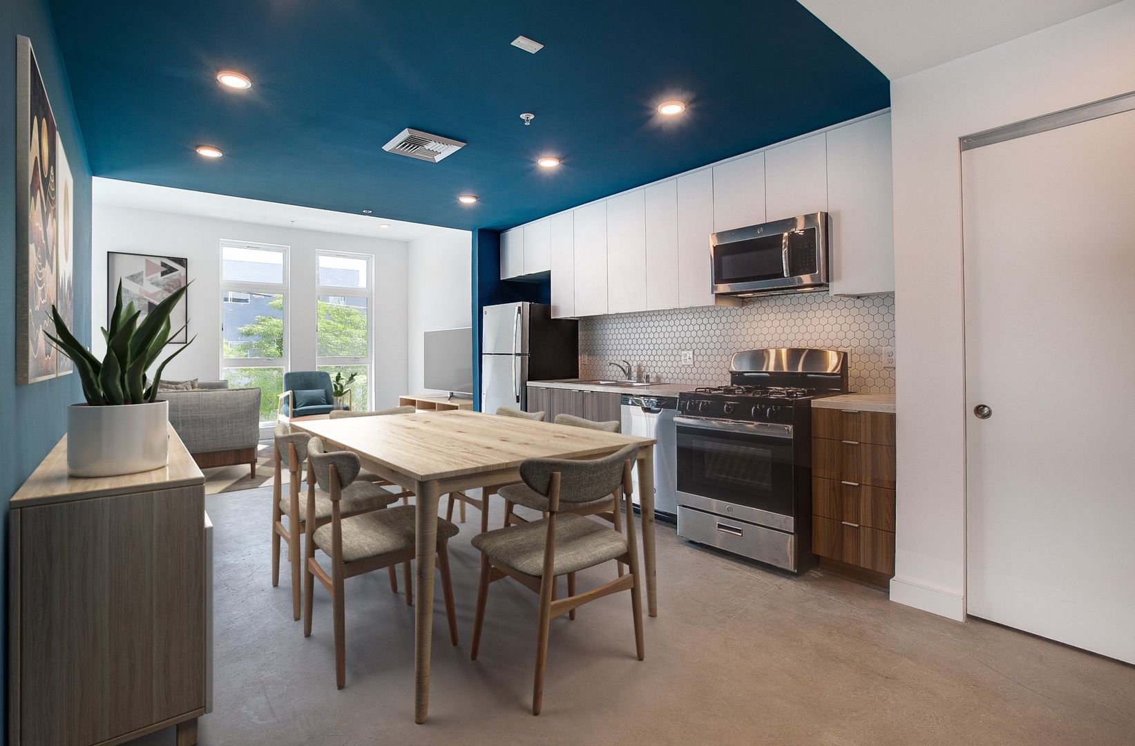 LOS ANGELES Apartment: 152 N RAMPART