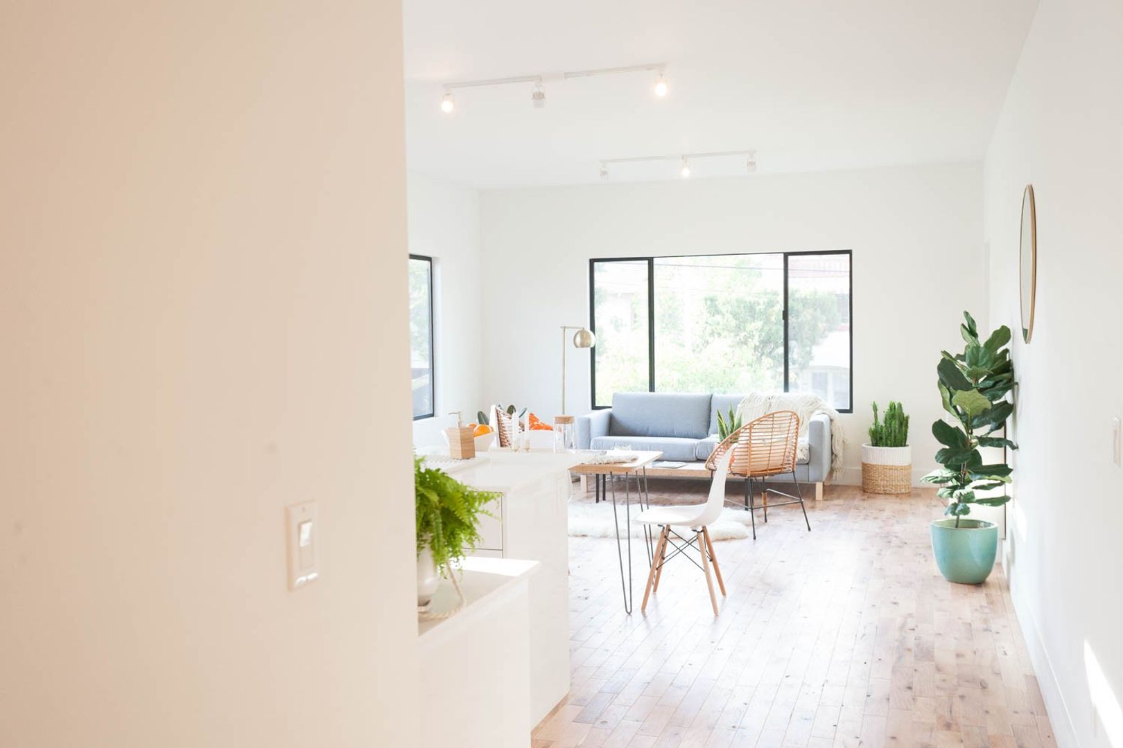 LOS ANGELES Apartment: 4424 BURNS AVE