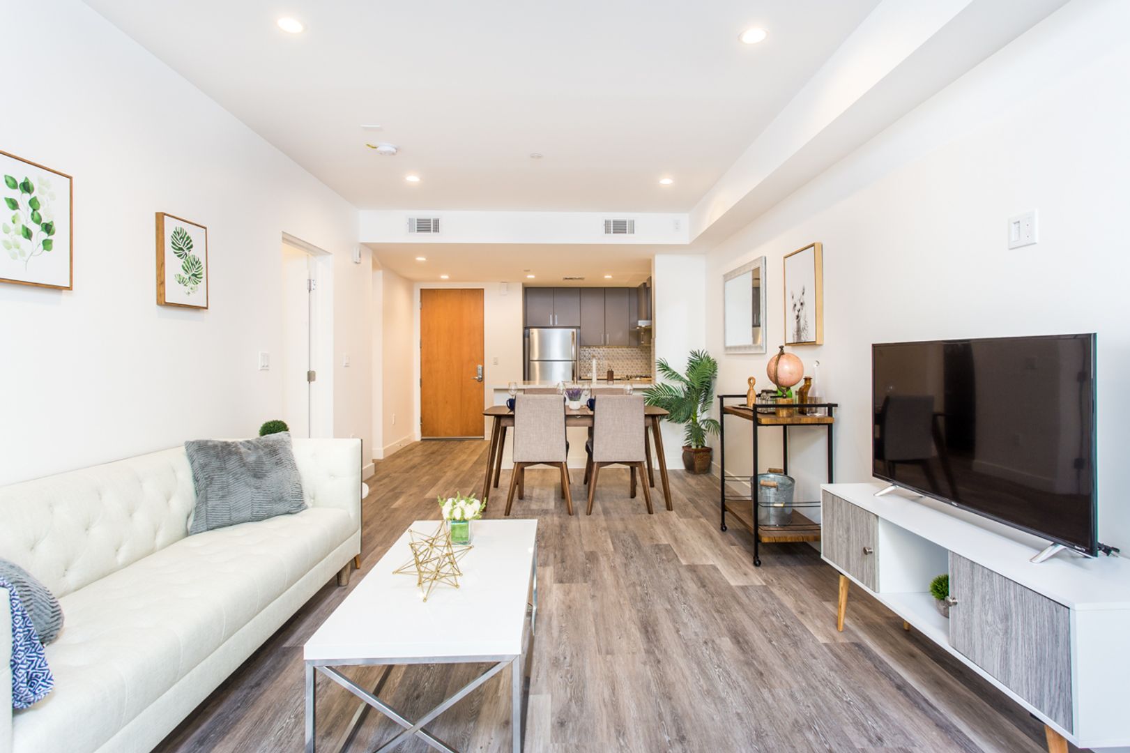 LOS ANGELES Apartment: 5012 S. SLAUSON AVENUE