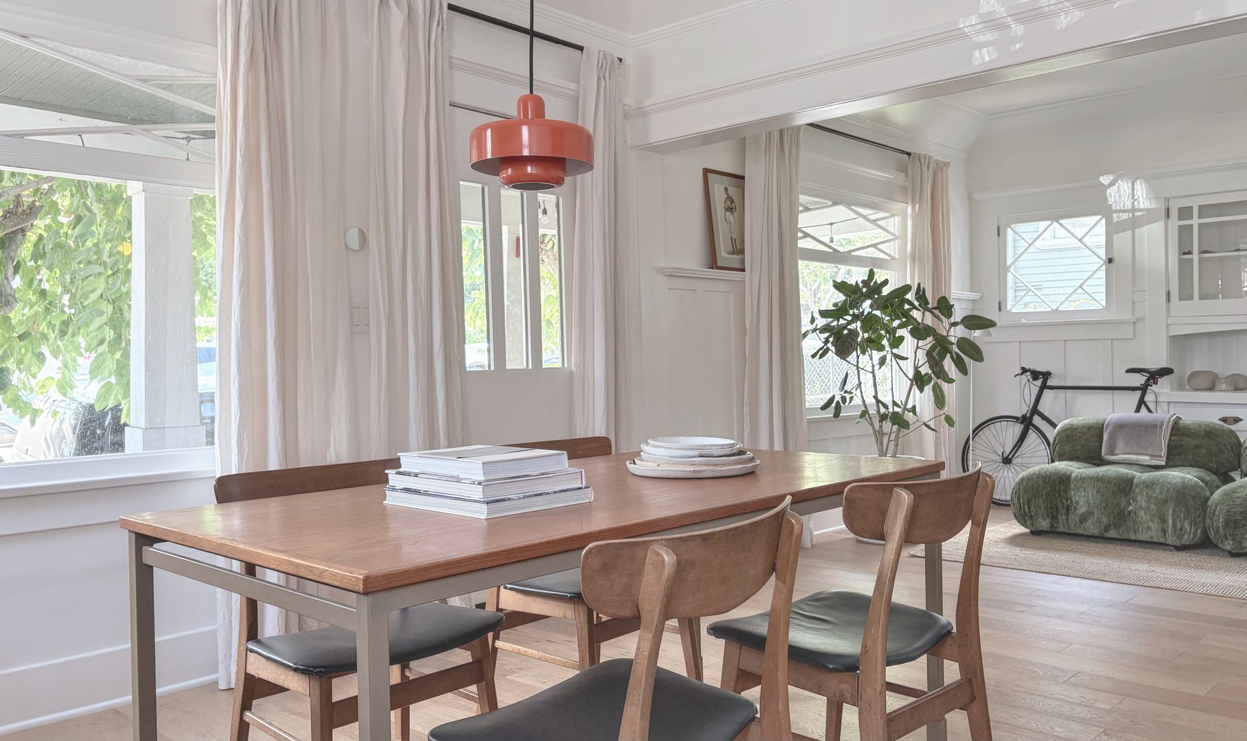 LOS ANGELES Apartment: 1387 ALLISON AVE