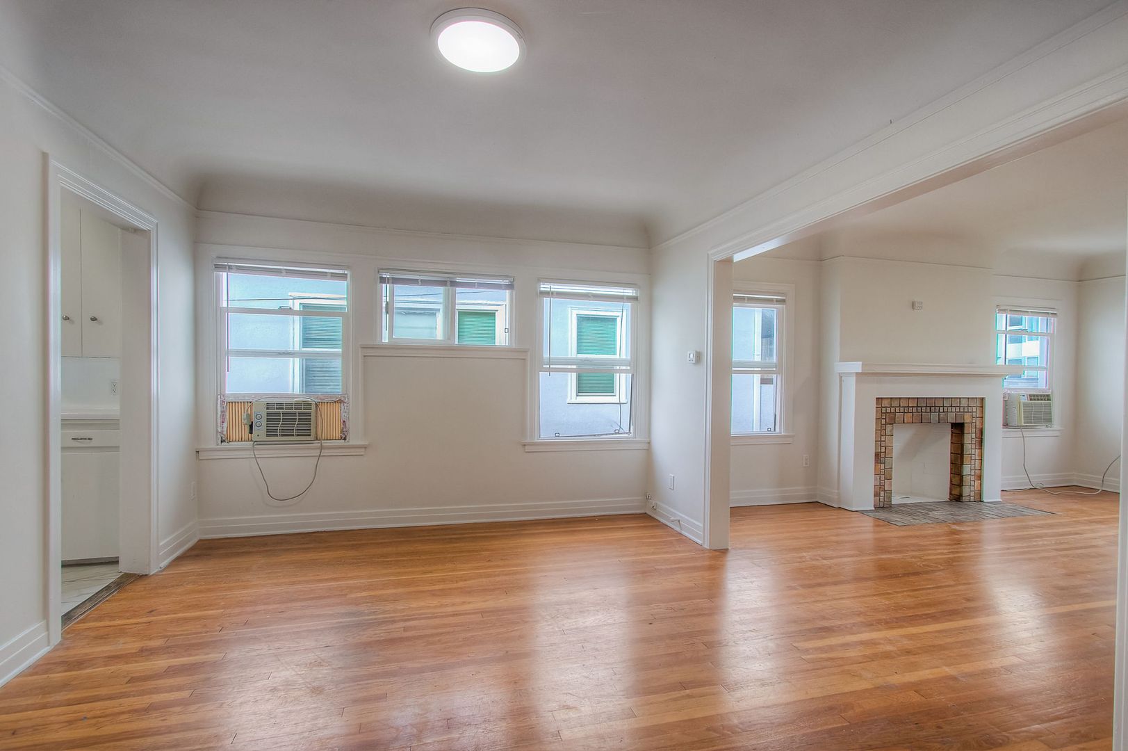 LOS ANGELES Apartment: 1635 N KENMORE AVE