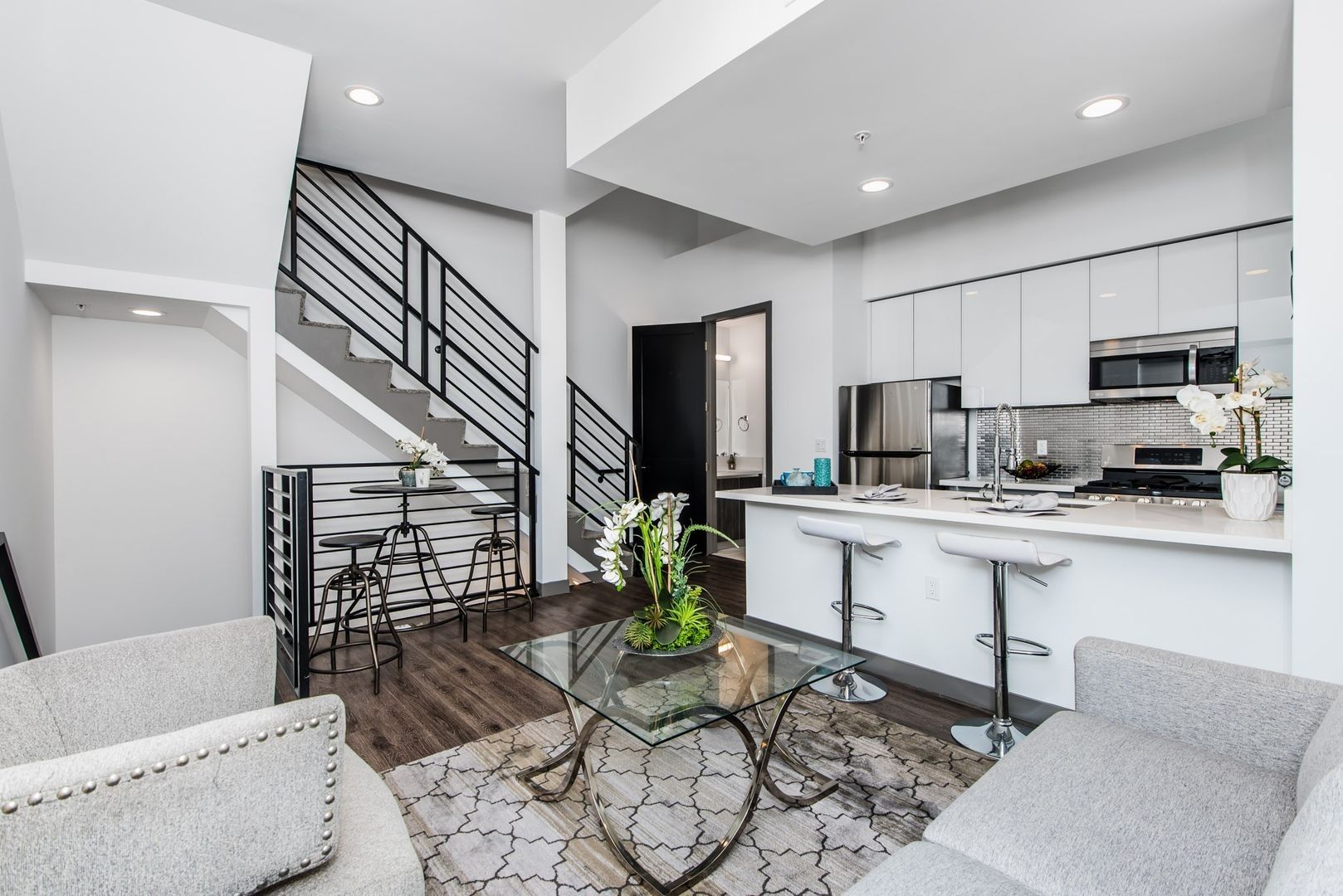 LOS ANGELES Apartment: 1223 N EDGEMONT ST