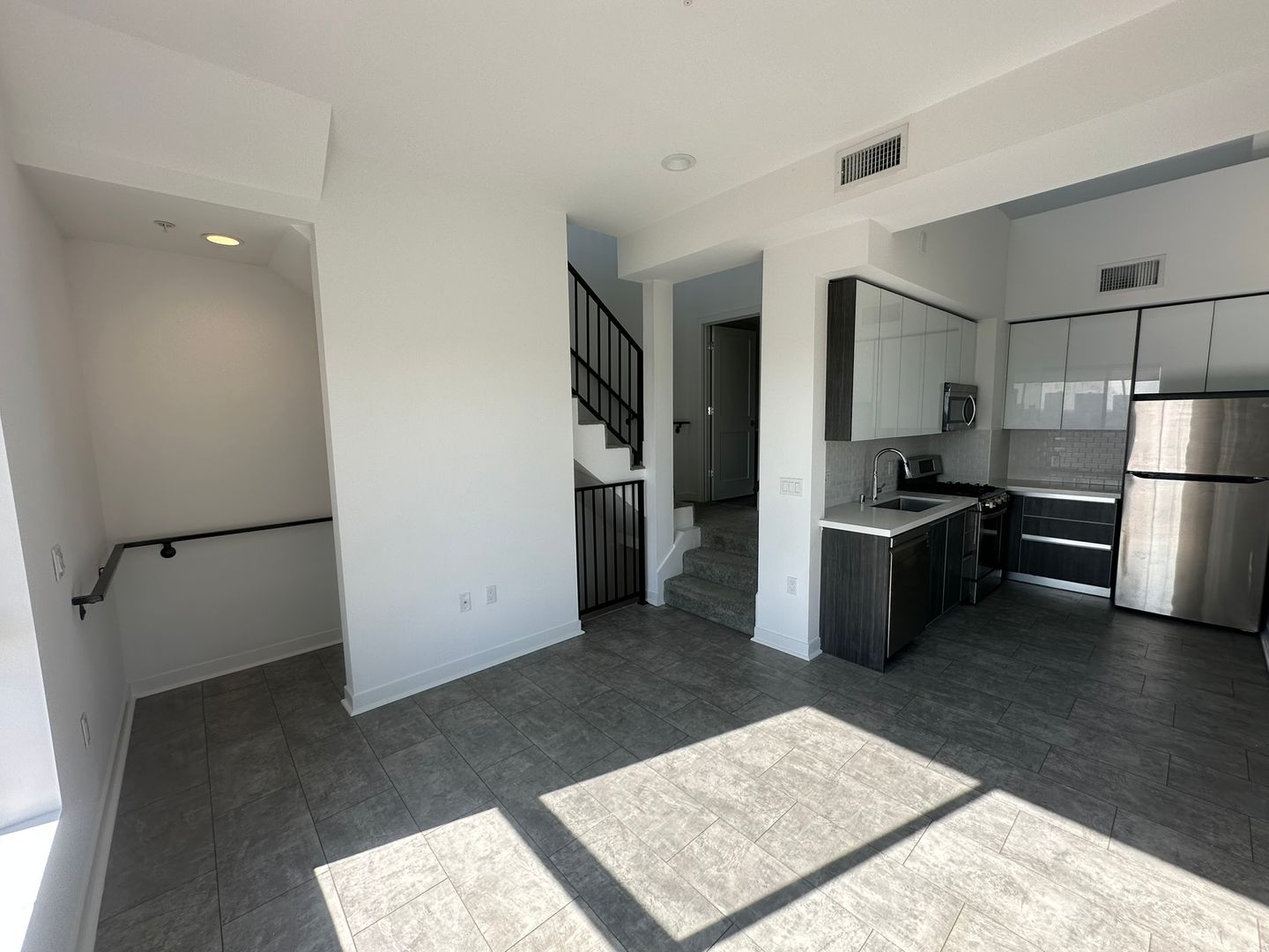 LOS ANGELES Apartment: 519 N. NORMANDIE