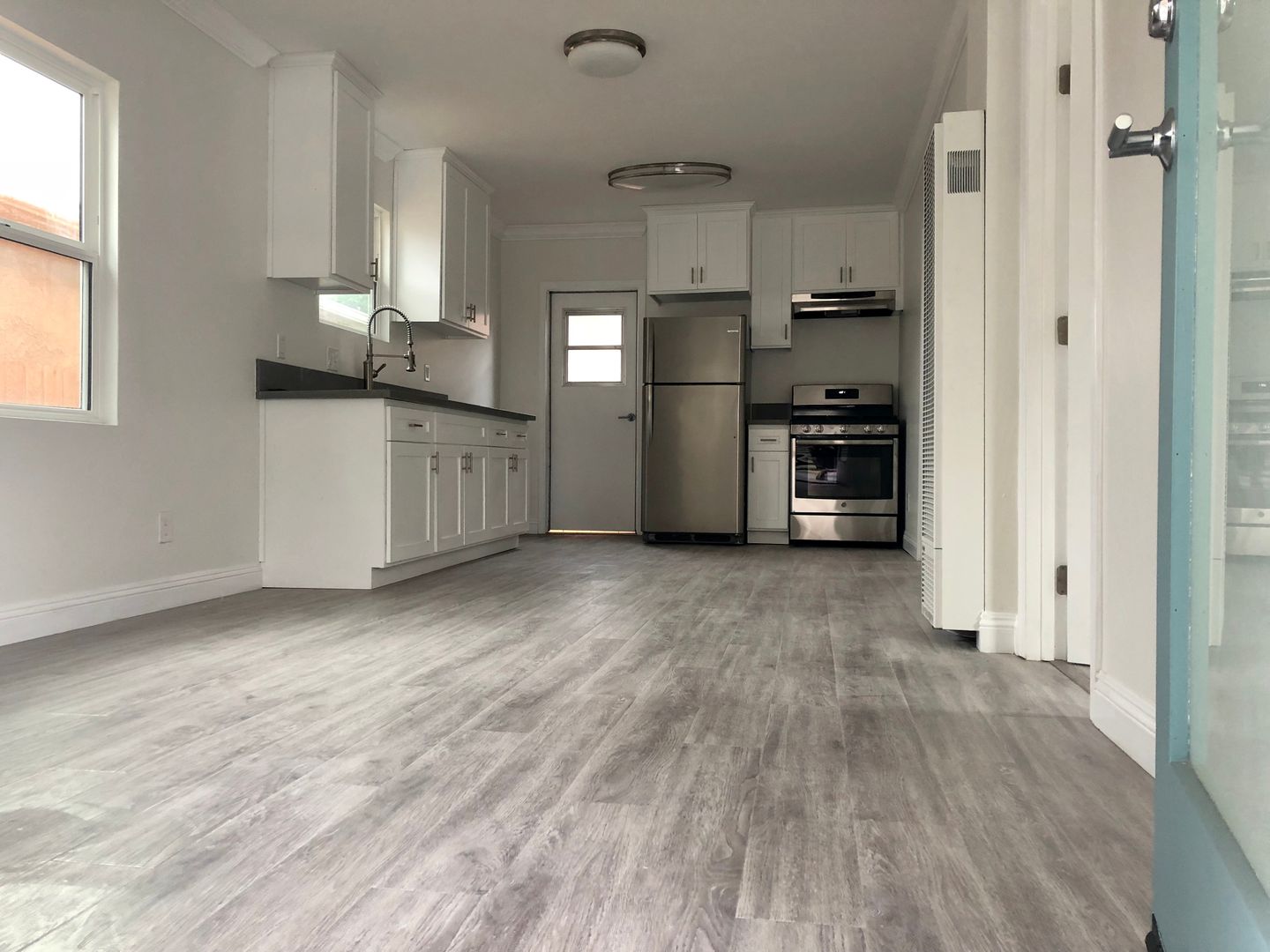 LOS ANGELES Apartment: 652 S. MATHEWS ST.