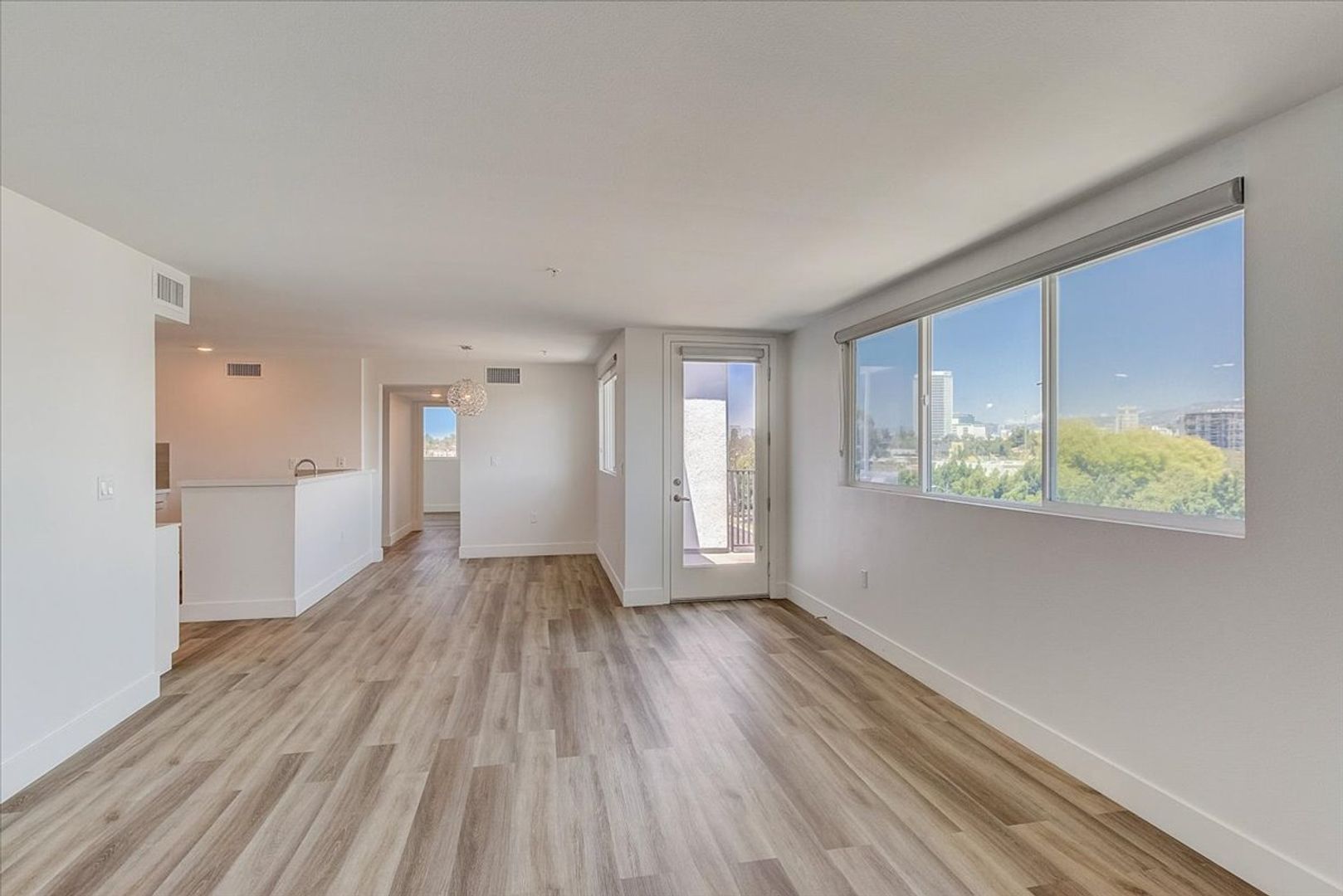 LOS ANGELES Apartment: 5210 W OLYMPIC BLVD