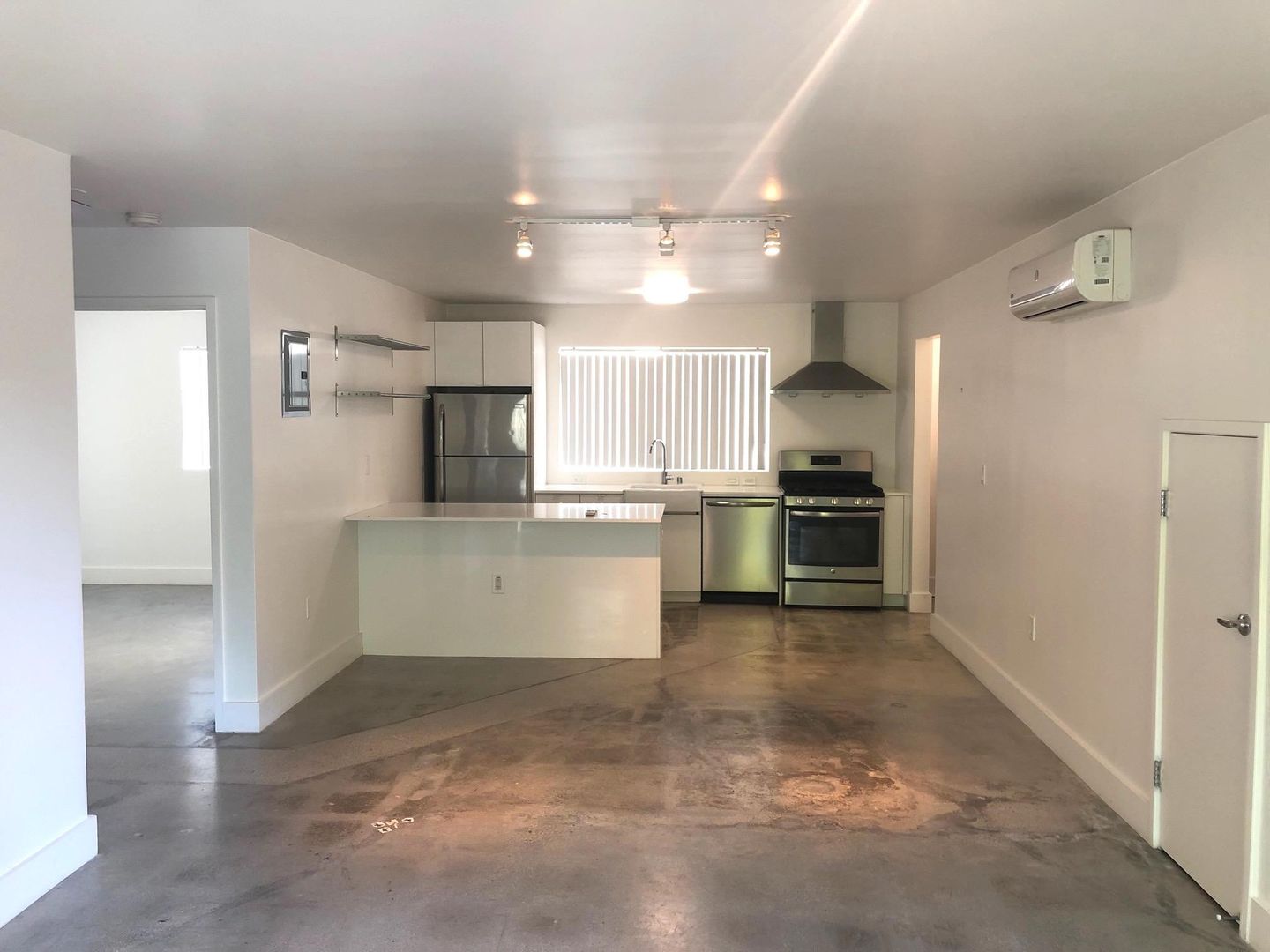 LOS ANGELES Apartment: 2703 BELLEVUE AVE.
