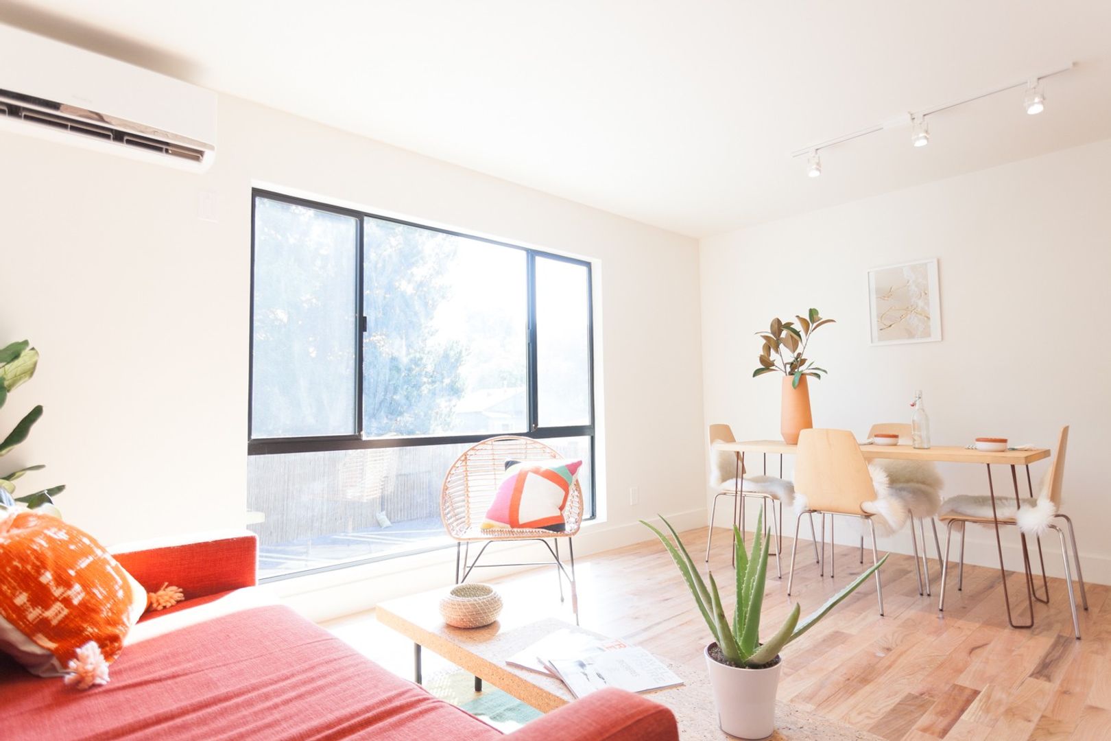 LOS ANGELES Apartment: 229 S. AVE 60