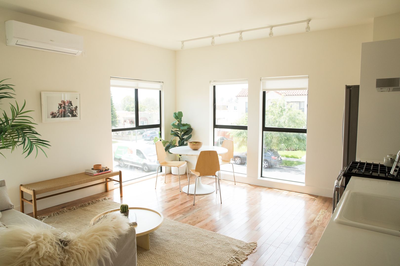 LOS ANGELES Apartment: 2822 POTOMAC AVE