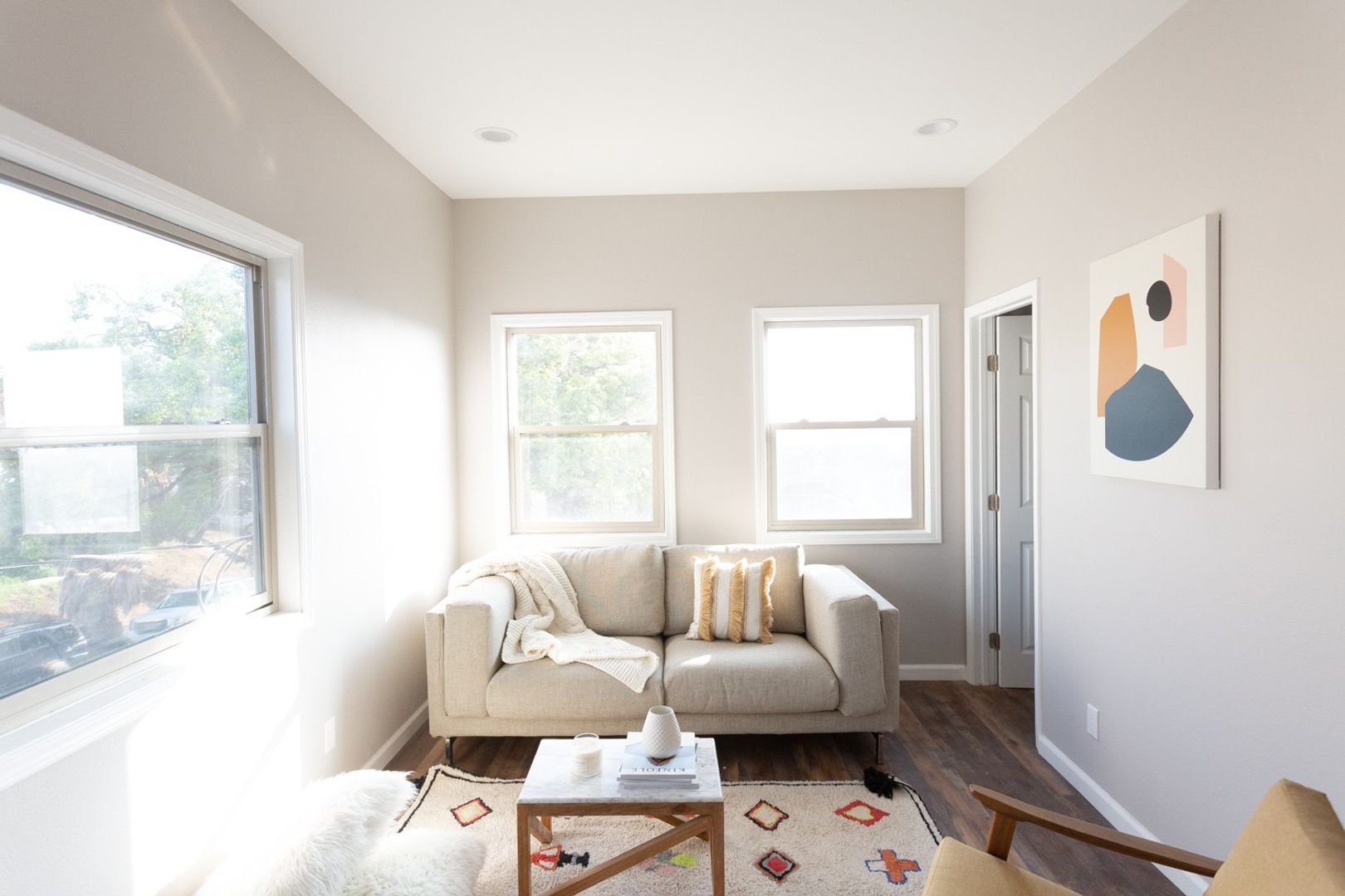 LOS ANGELES Apartment: 337 N BENTON WAY