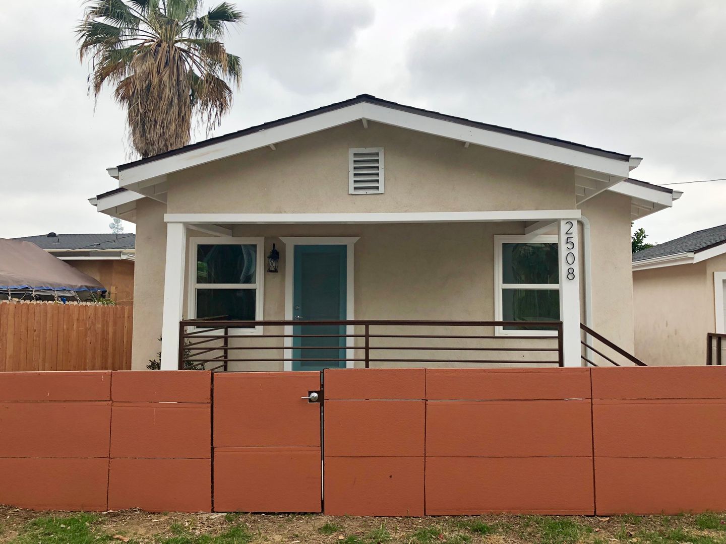 LOS ANGELES Apartment: 652 S. MATHEWS ST.