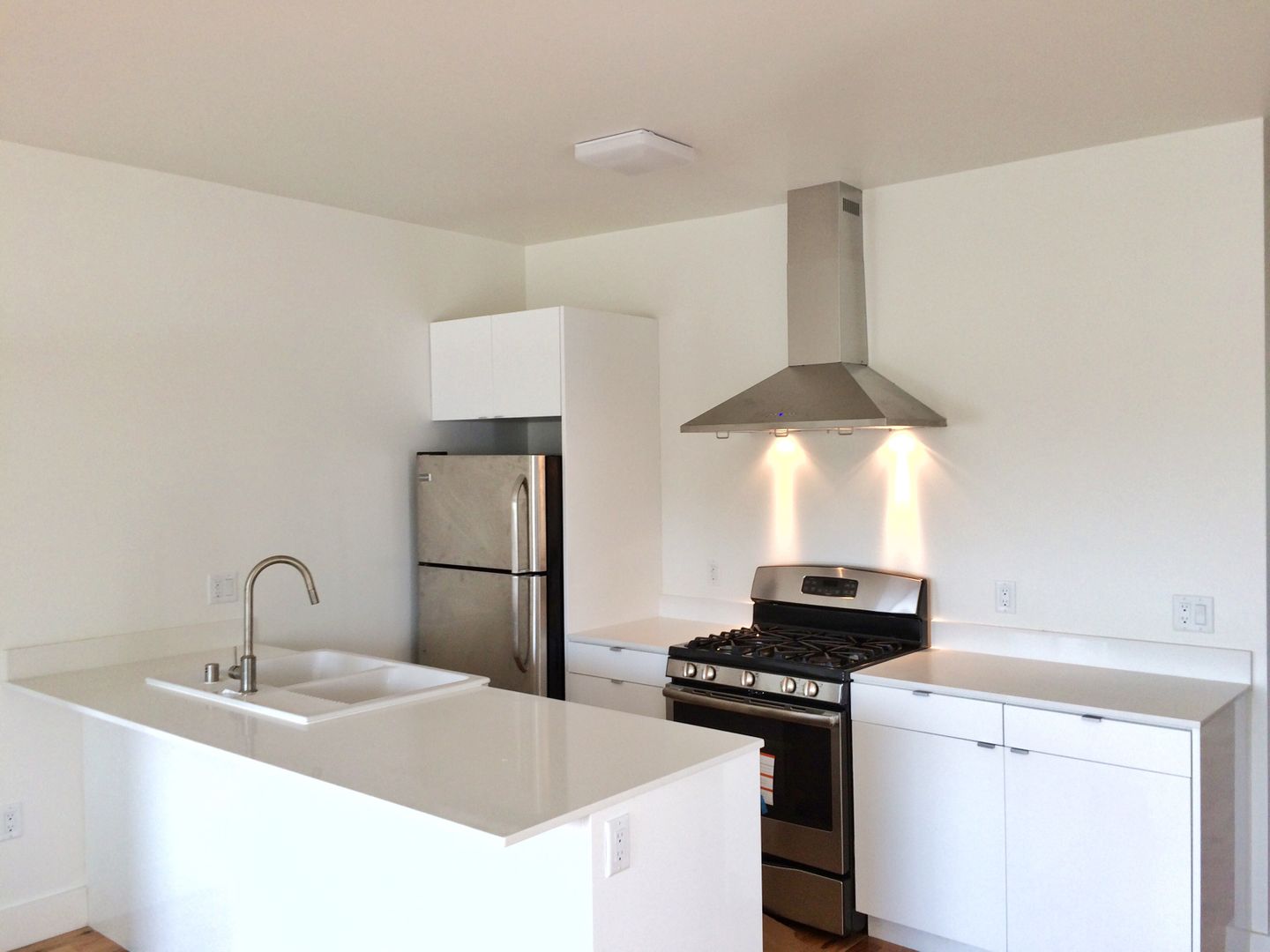 LOS ANGELES Apartment: 4356 W. BURNS AVE.