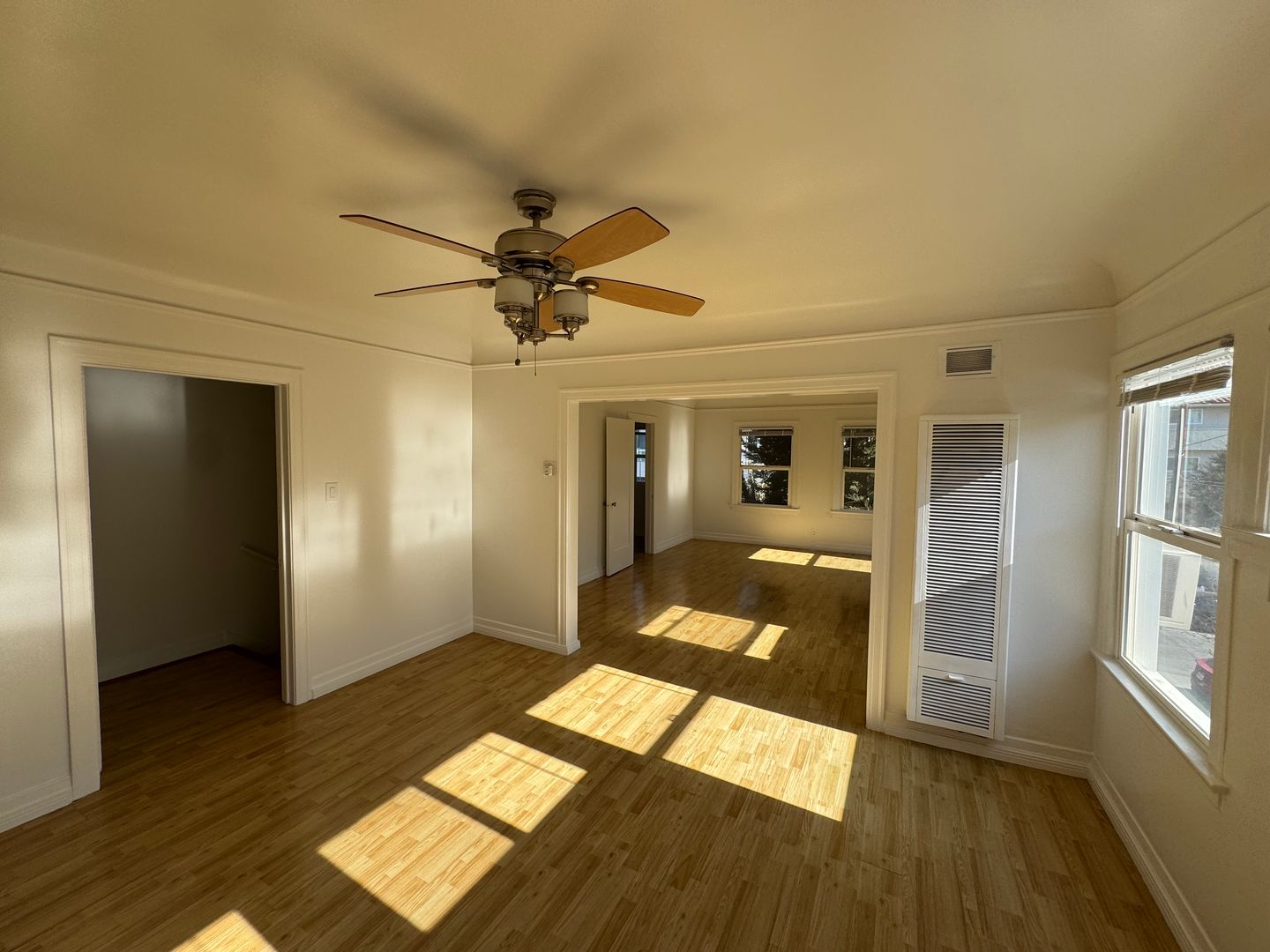 LOS ANGELES Apartment: 1635 N KENMORE AVE