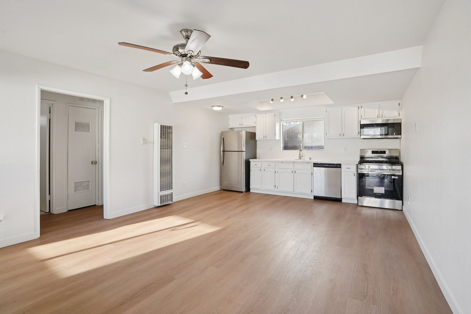 LOS ANGELES Apartment: 223 N MOUNTAIN VIEW AVE