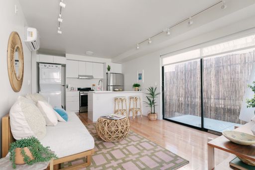 Newly renovated Back House 3bed/3bath w/ Roof Deck! – photo 1