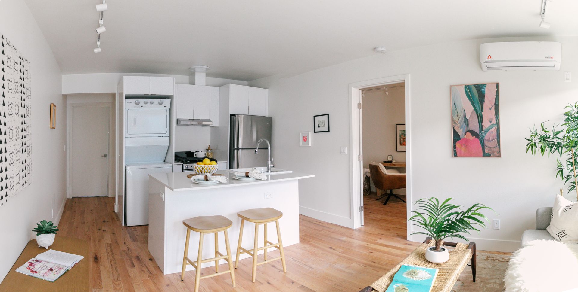 LOS ANGELES Apartment: 221 N CATALINA ST