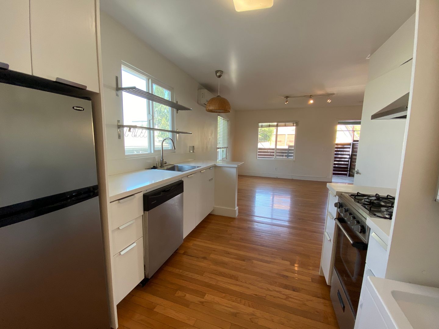 LOS ANGELES Apartment: 1816 BELLEVUE AVE.