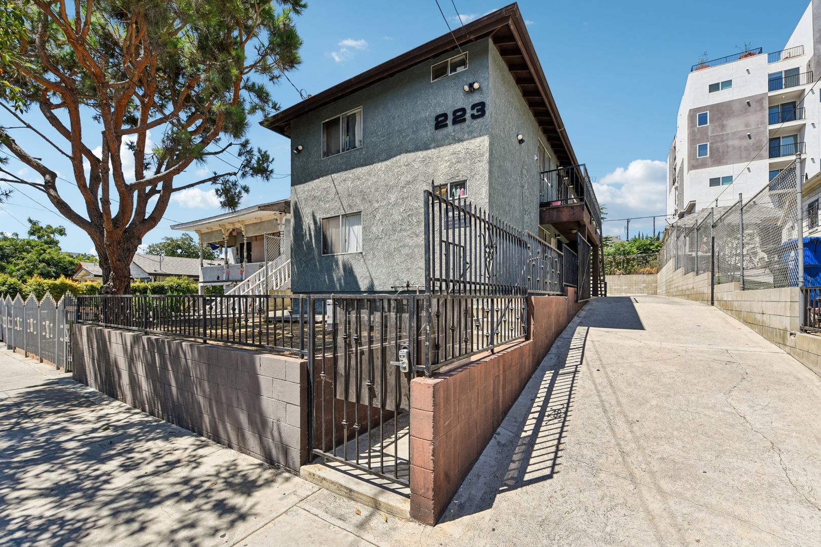 LOS ANGELES Apartment: 223 N MOUNTAIN VIEW AVE