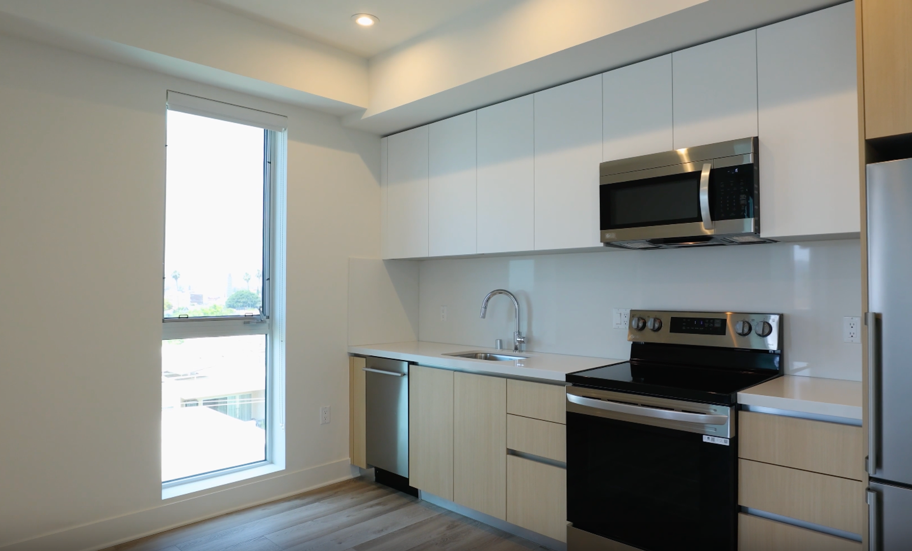 LOS ANGELES Apartment: 139 S. OCCIDENTAL BLVD