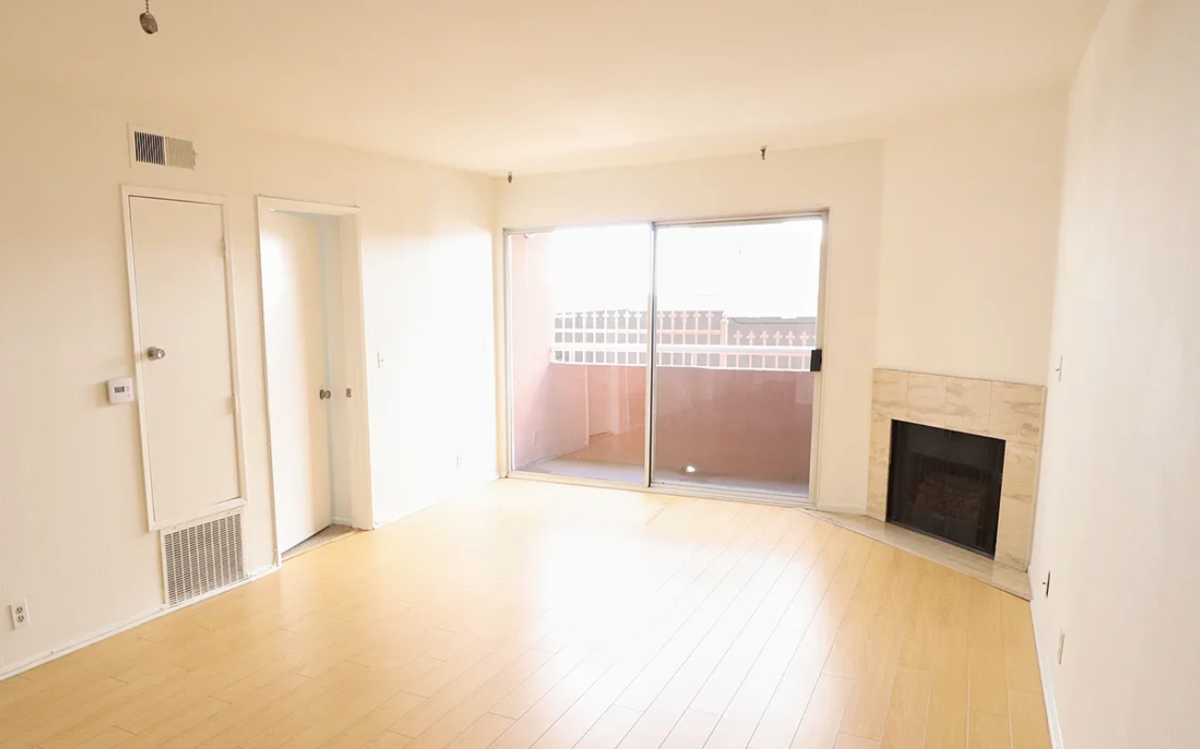 LOS ANGELES Apartment: 1939 N TAMARIND AVE