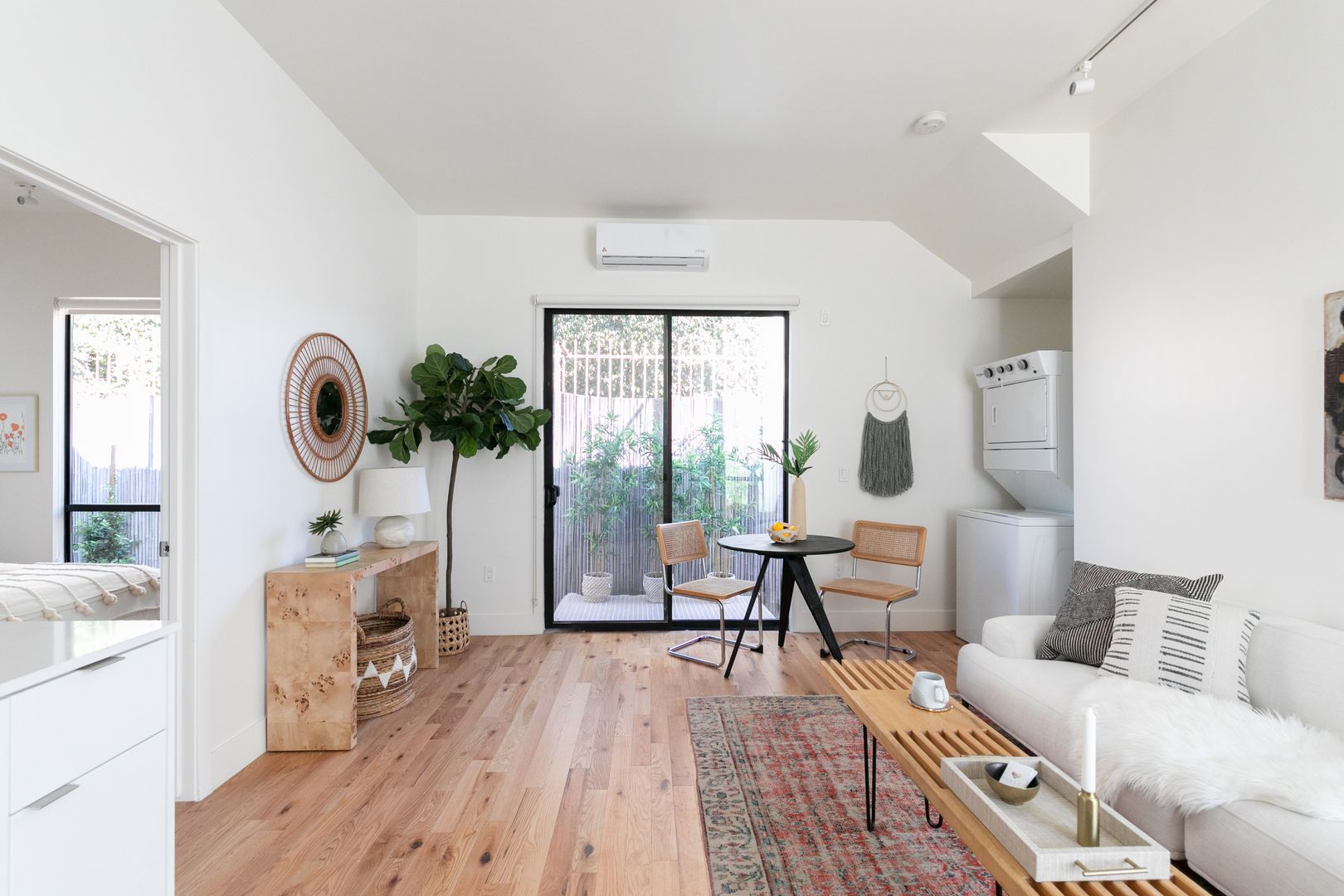 LOS ANGELES Apartment: 4543 PICKFORD ST