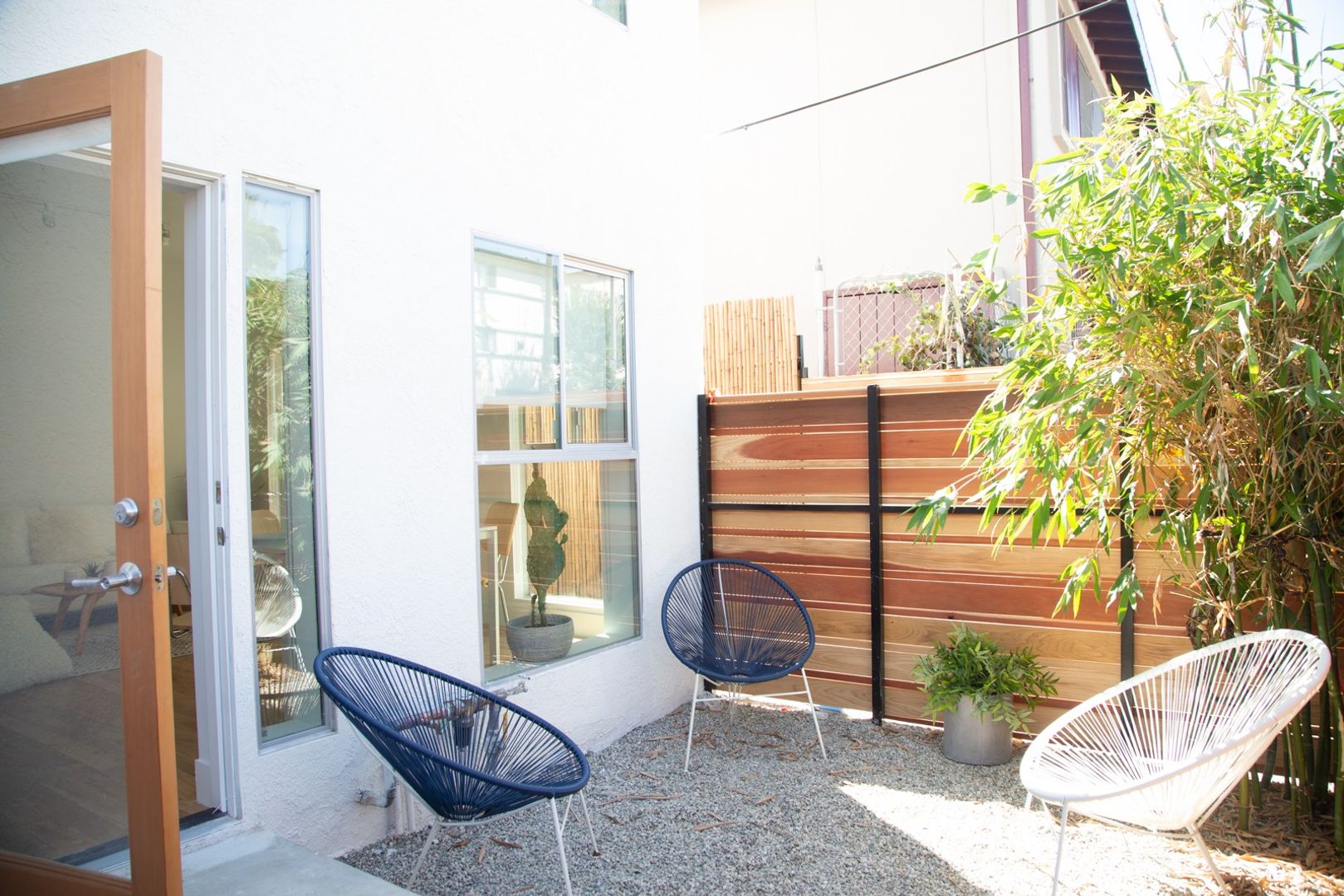 LOS ANGELES Apartment: 967 N. MADISON AVE