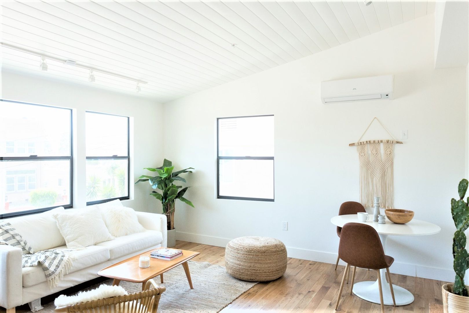 LOS ANGELES Apartment: 4433 BURNS AVE