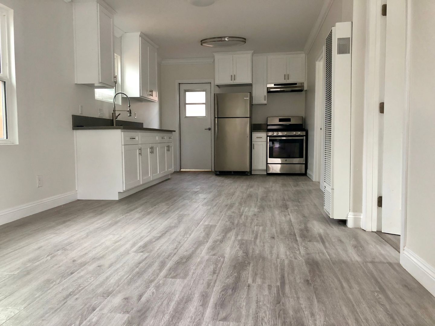 LOS ANGELES Apartment: 652 S. MATHEWS ST.