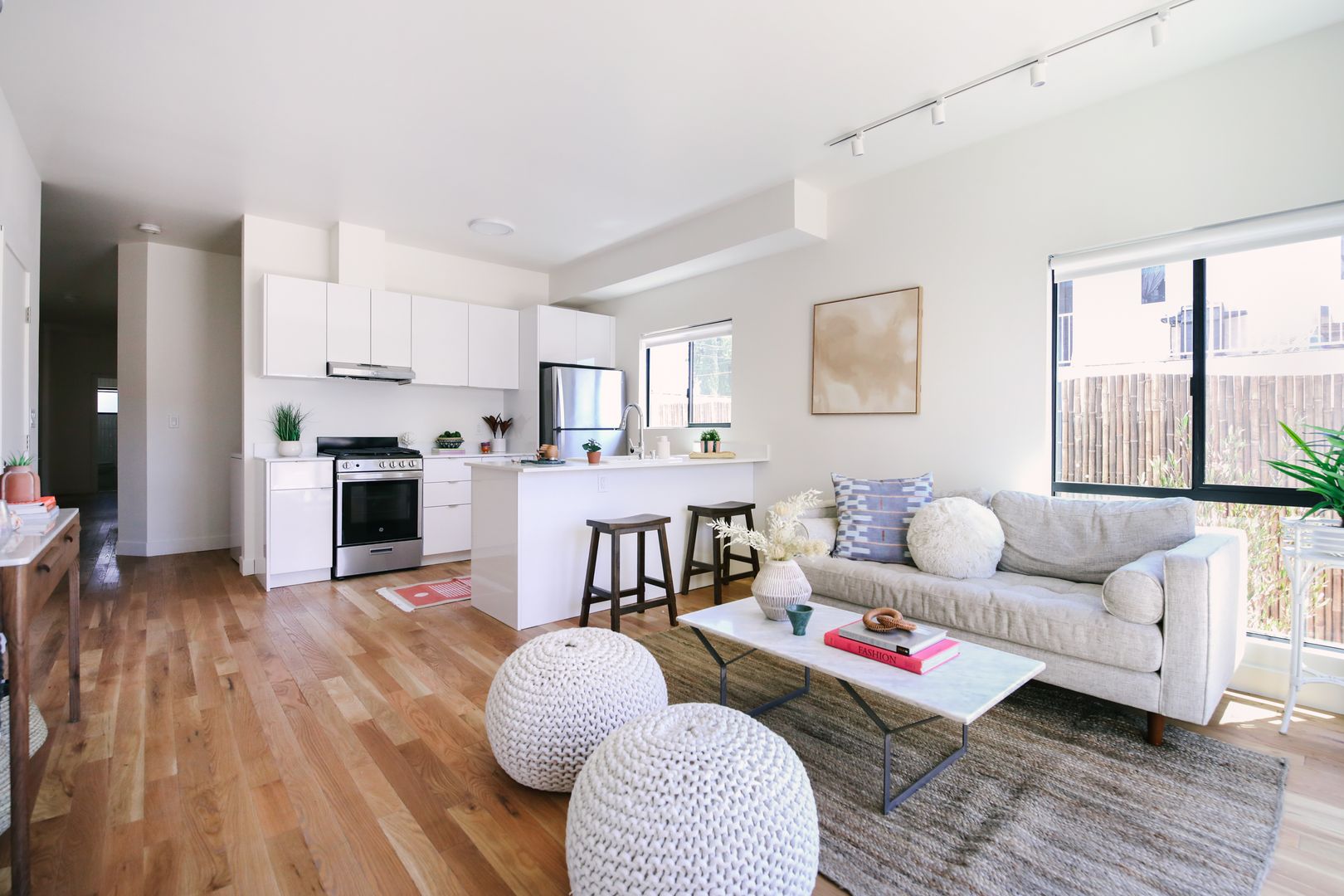 LOS ANGELES Apartment: 2246 S RIDGELEY DR