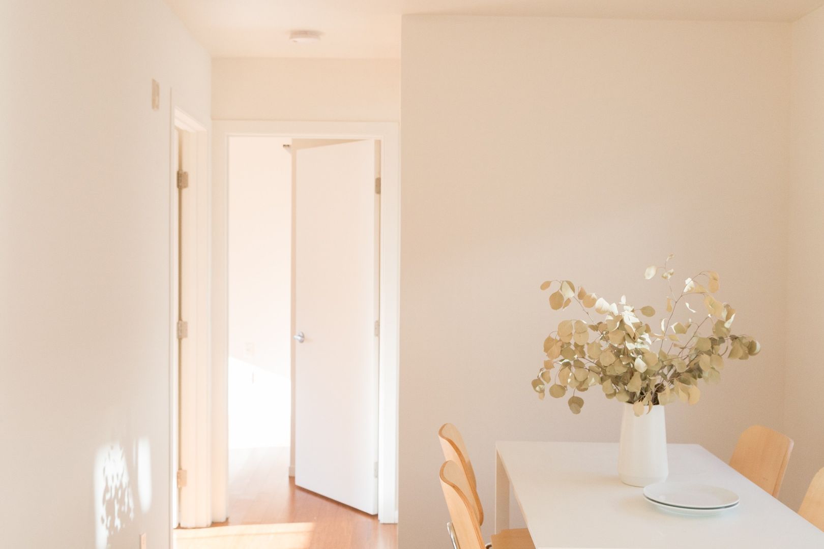 LOS ANGELES Apartment: 2117 W. CLINTON ST.