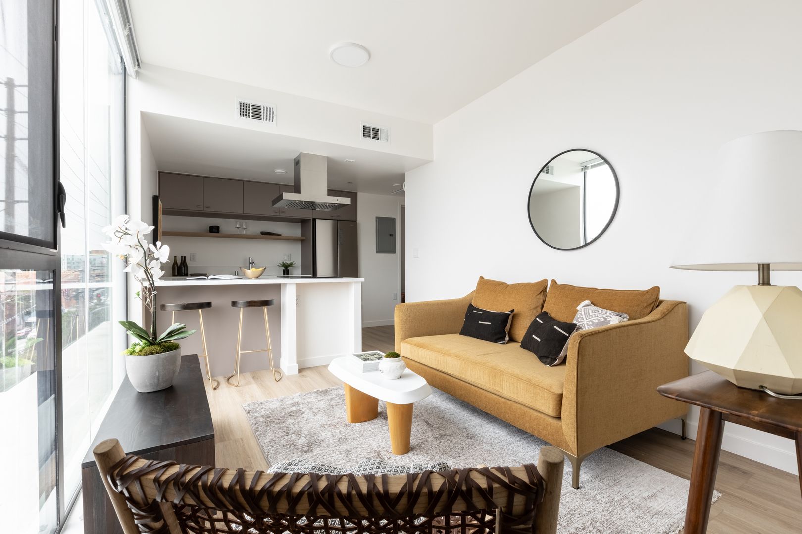 LOS ANGELES Apartment: 4575 SANTA MONICA BLVD
