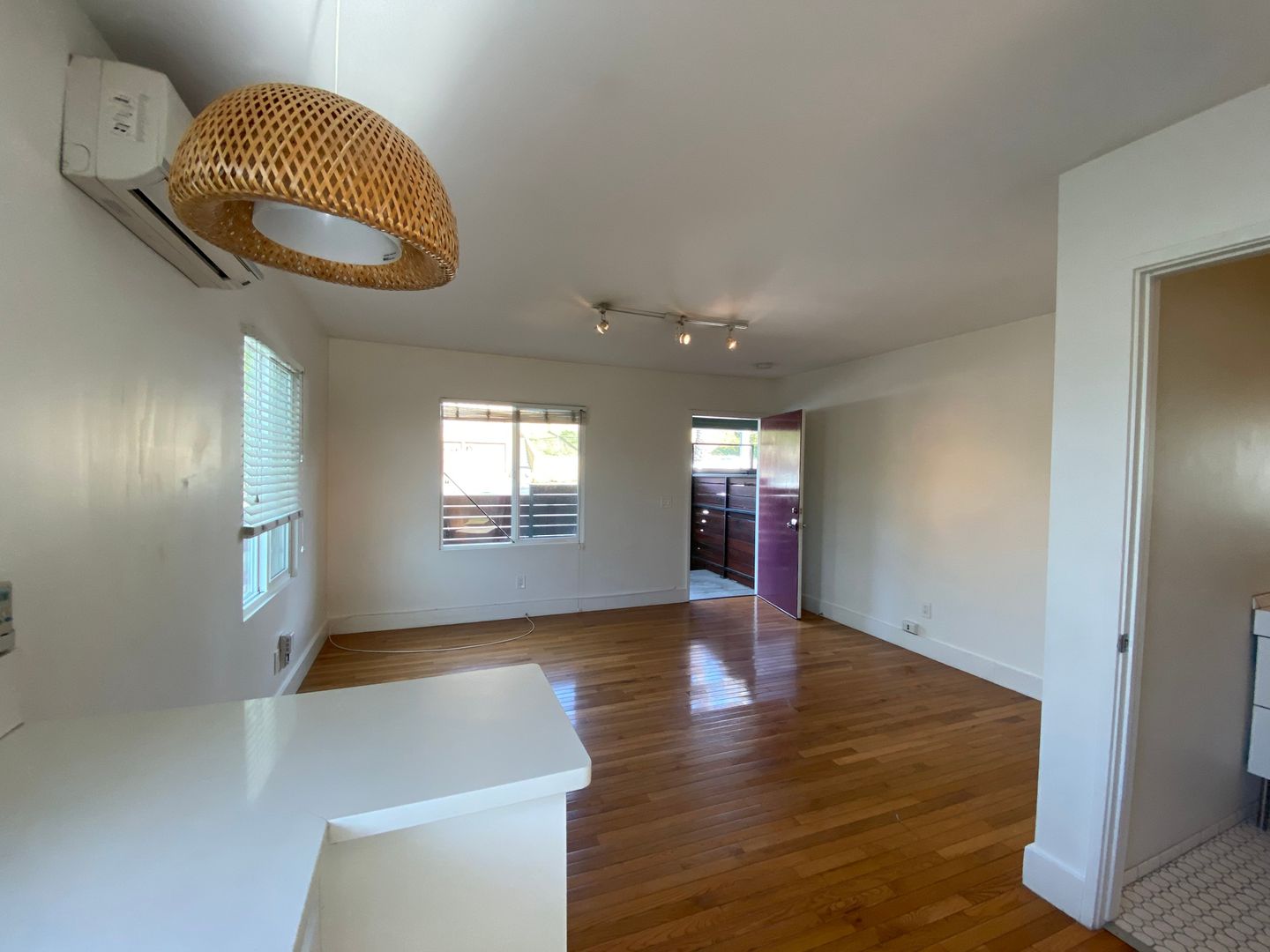 LOS ANGELES Apartment: 1816 BELLEVUE AVE.